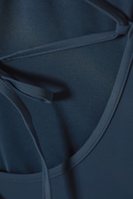 Marineblau - Badeanzug mit tiefem V-Ausschnitt - 2