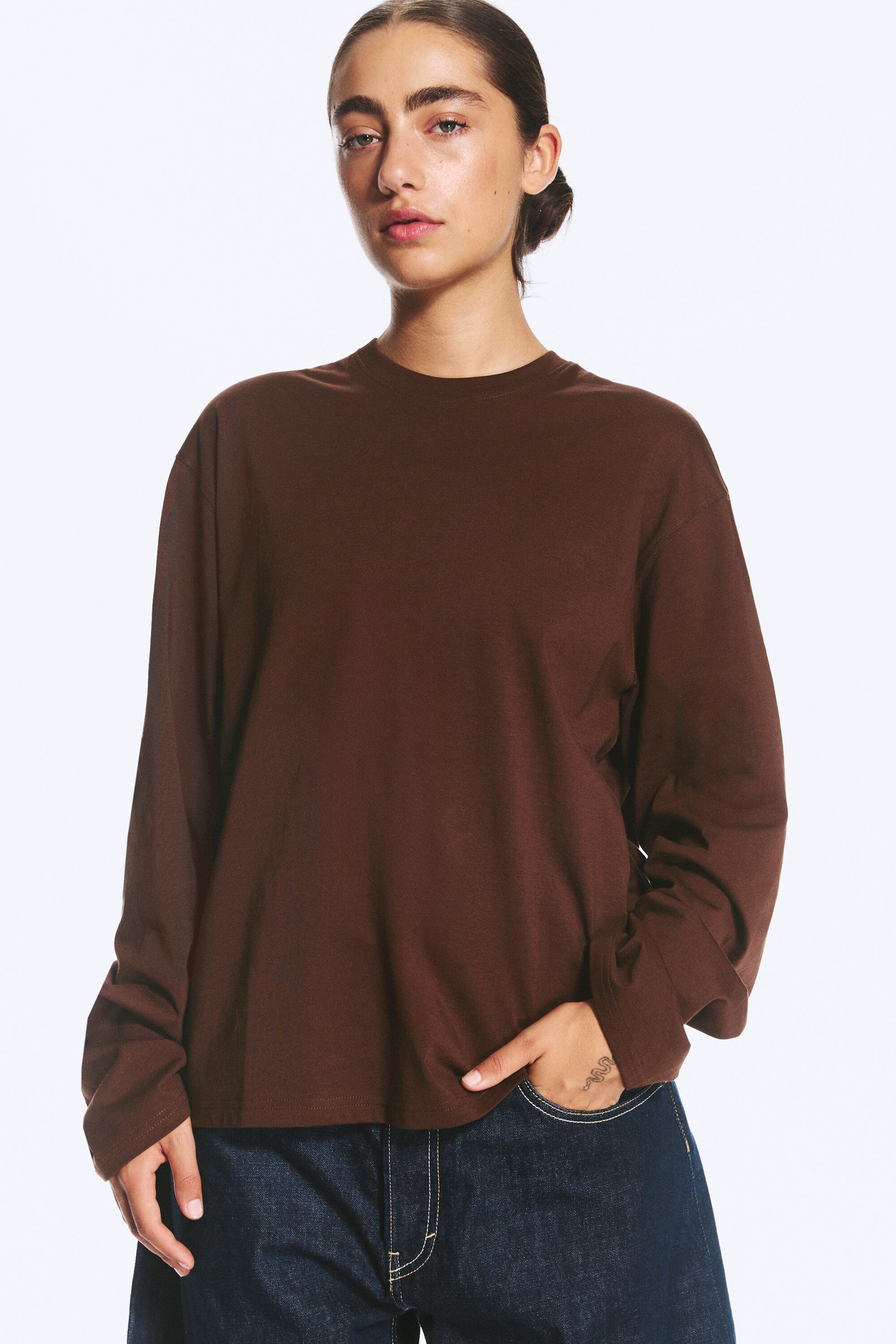 Dunkelbraun - Boxy Longsleeve aus Baumwolle - 0