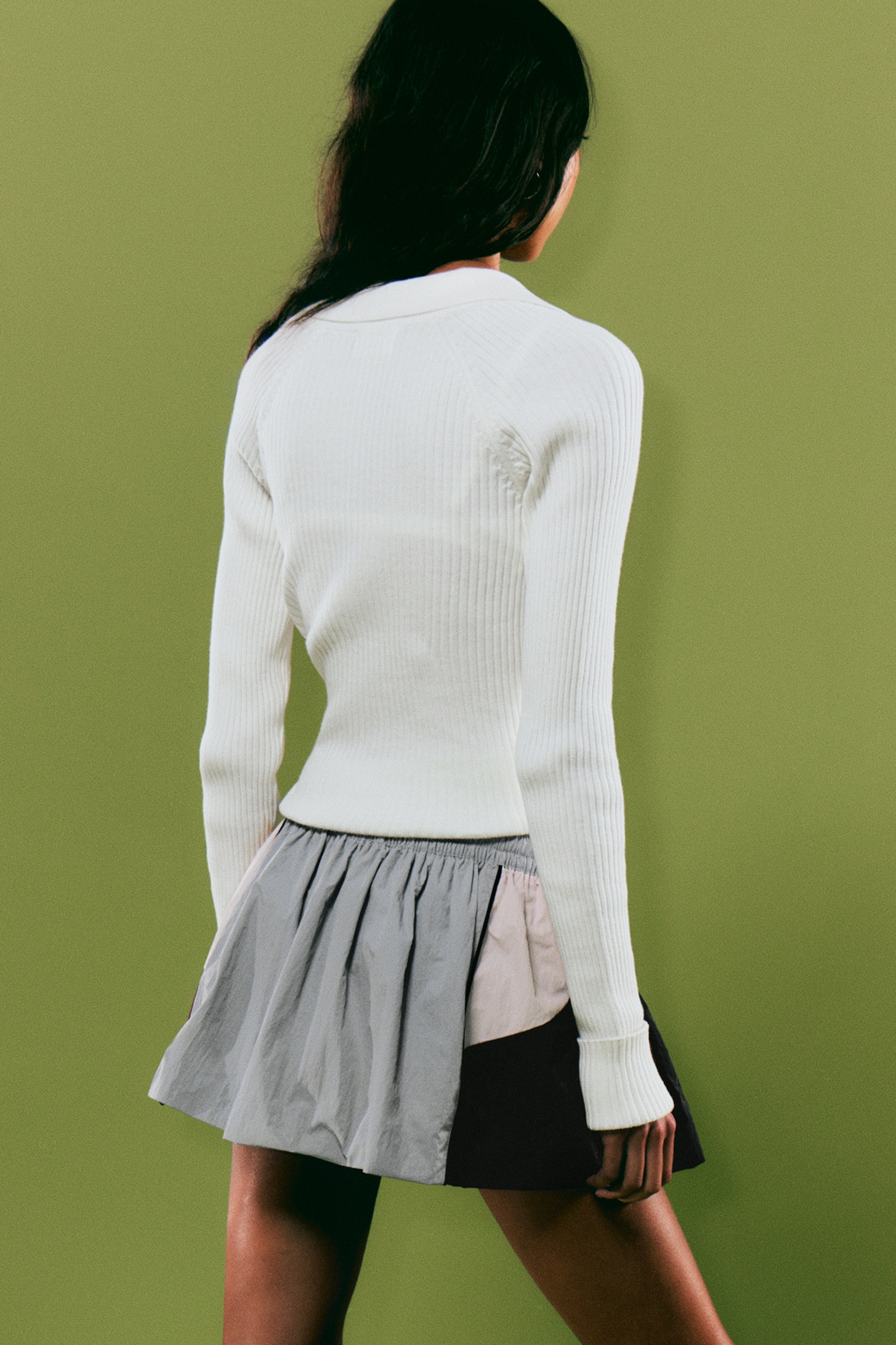 Long-Sleeved Ribbed Knit V-Neck Top - White/Green - 4