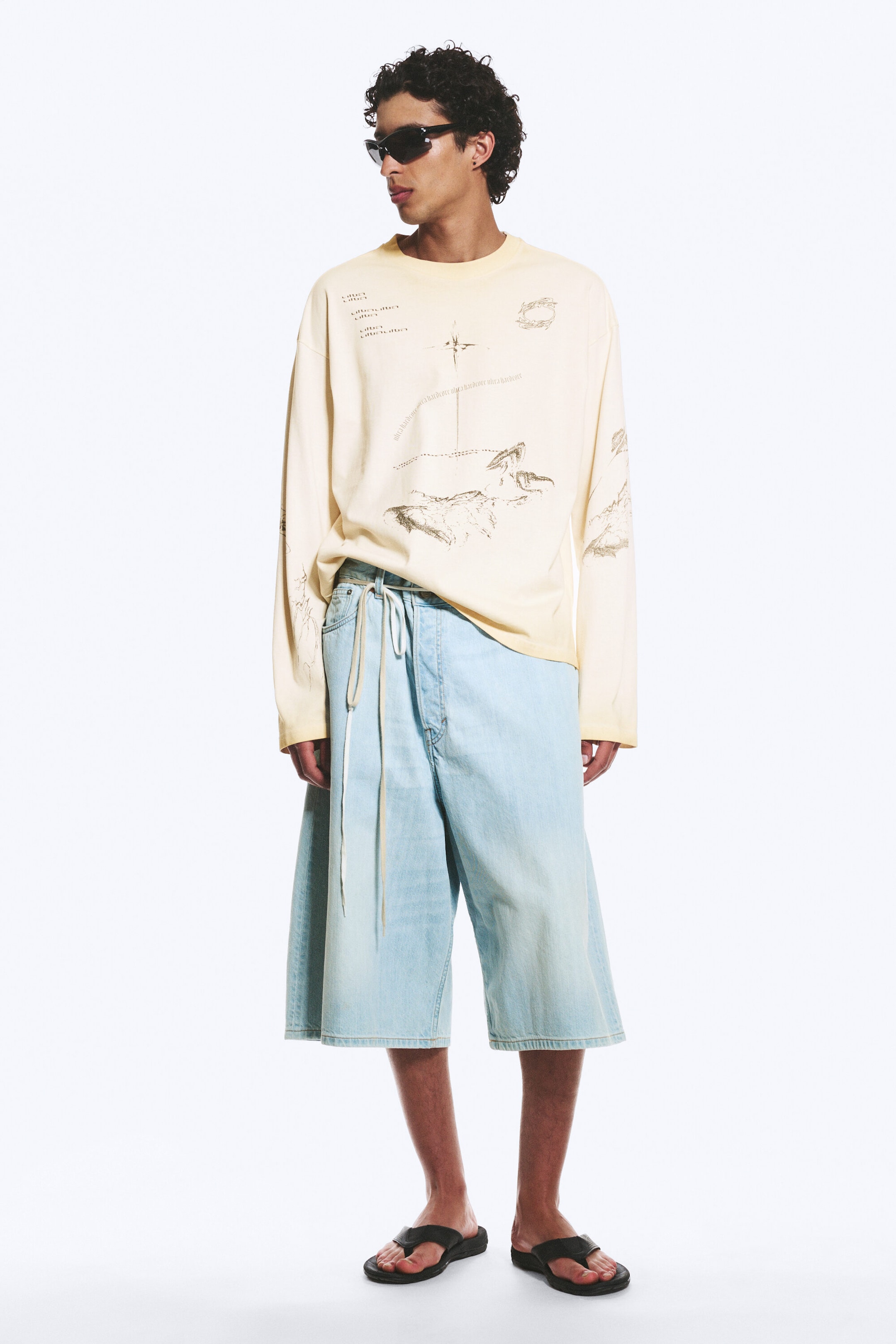 Helles Maulwurfsgrau - Skizze - Kastiges Langarmshirt mit Grafikprint - 2