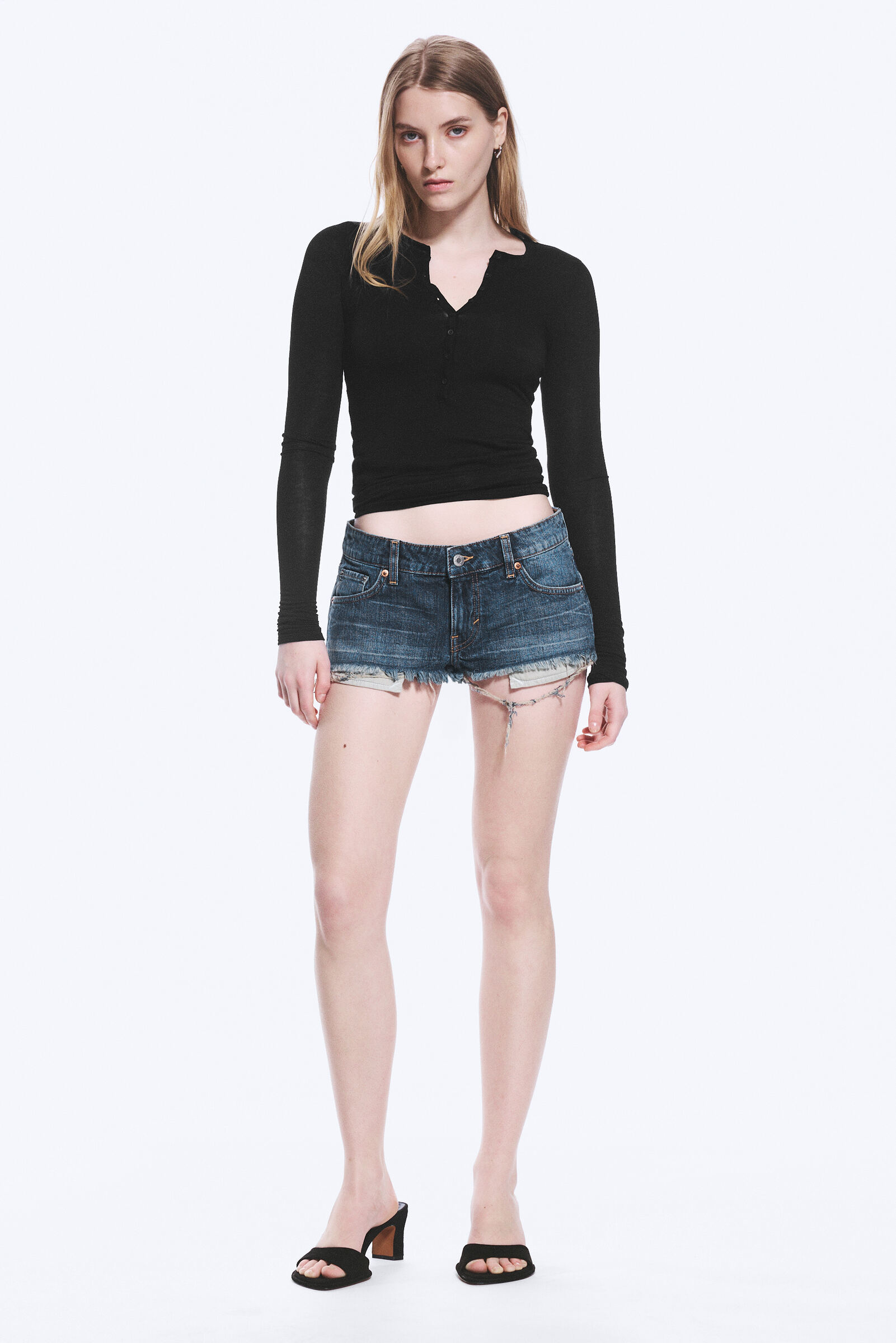 Weekday Kvinders Blue Hymn - Medium Blue Venus Frayed Low Rise Denim Hotpants