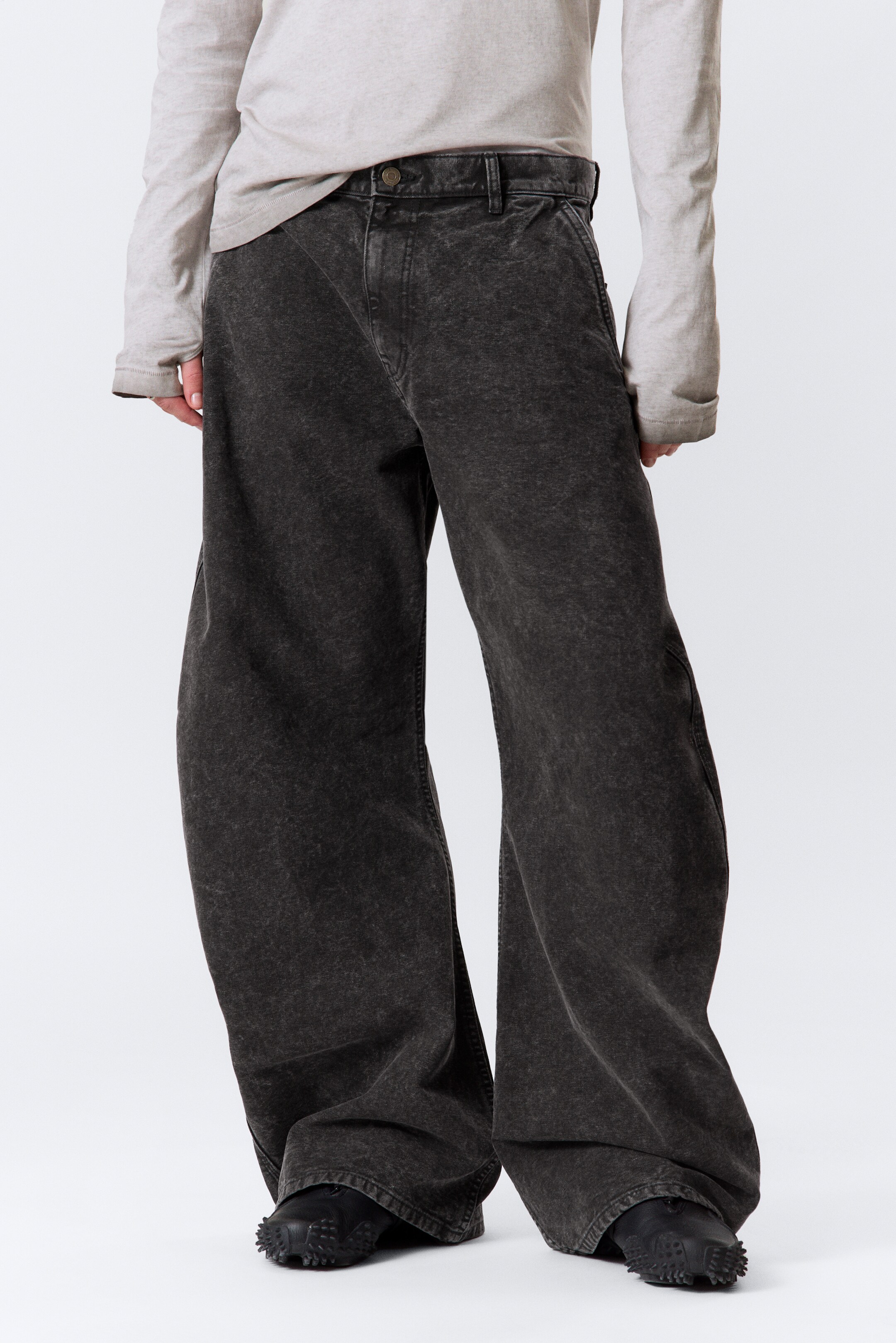 Größeres Bild anzeigen: Weit geschnittene Workwear-Hose mit Barrel-Bein - Gewaschenes Schwarz - Men | H&M AT 2