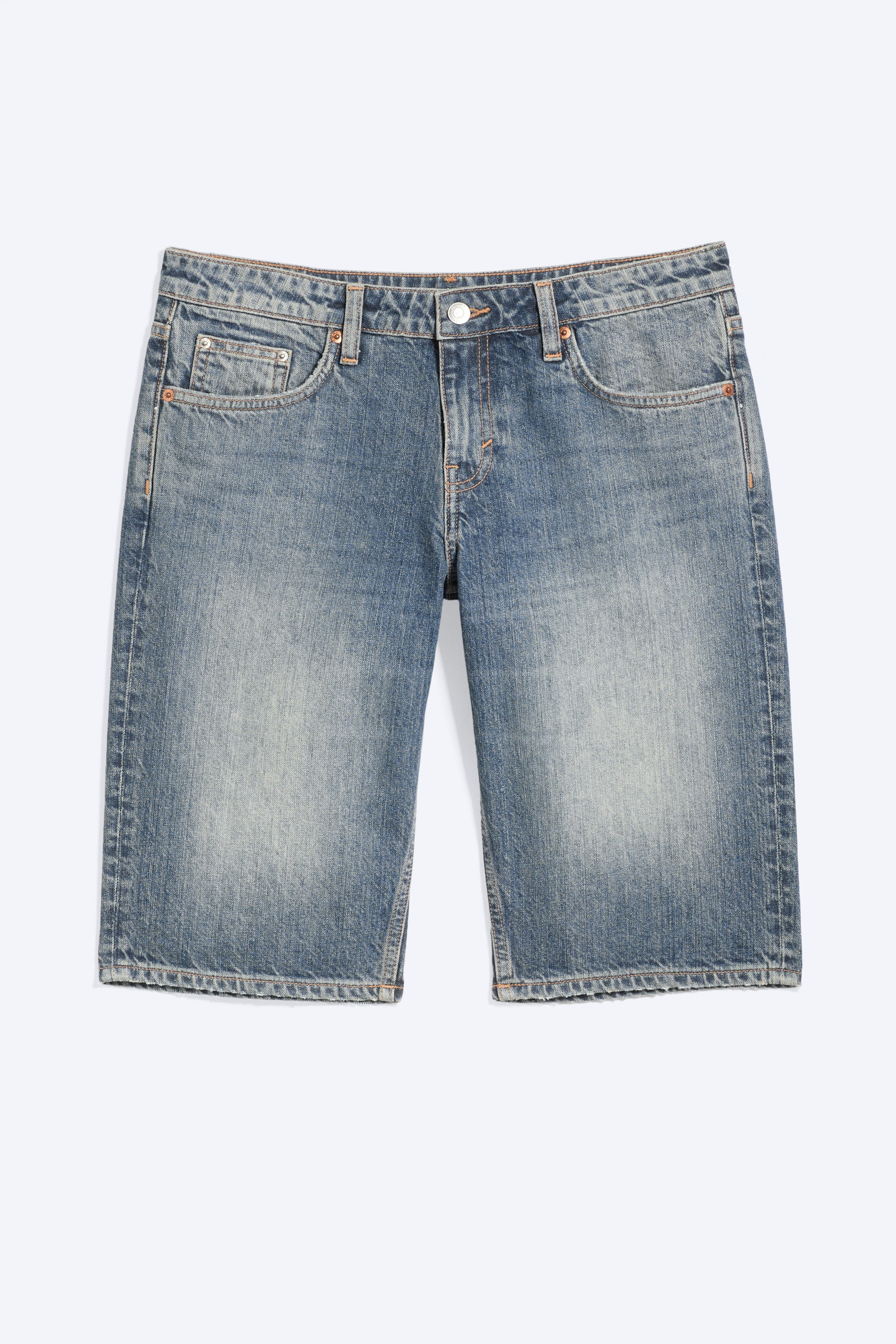 Nagyobb kép megtekintése: Atom Alacsony Derékú Normál Szabású Térdig Érő Farmer Rövidnadrág - Redondo Blue - Középkék - NŐI | H&M HU 1