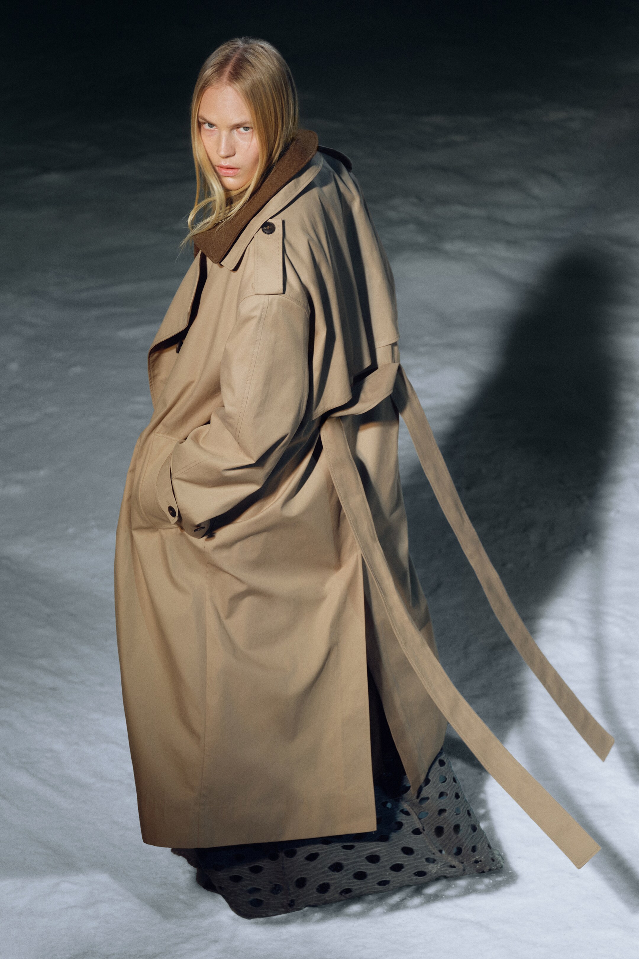 Größeres Bild anzeigen: Oversize-Trenchcoat mit abnehmbarem Futter - Beige - Ladies | H&M AT 1