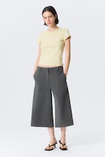 Ljusbeige - Tight kortärmad V-ringad T-shirt - 1