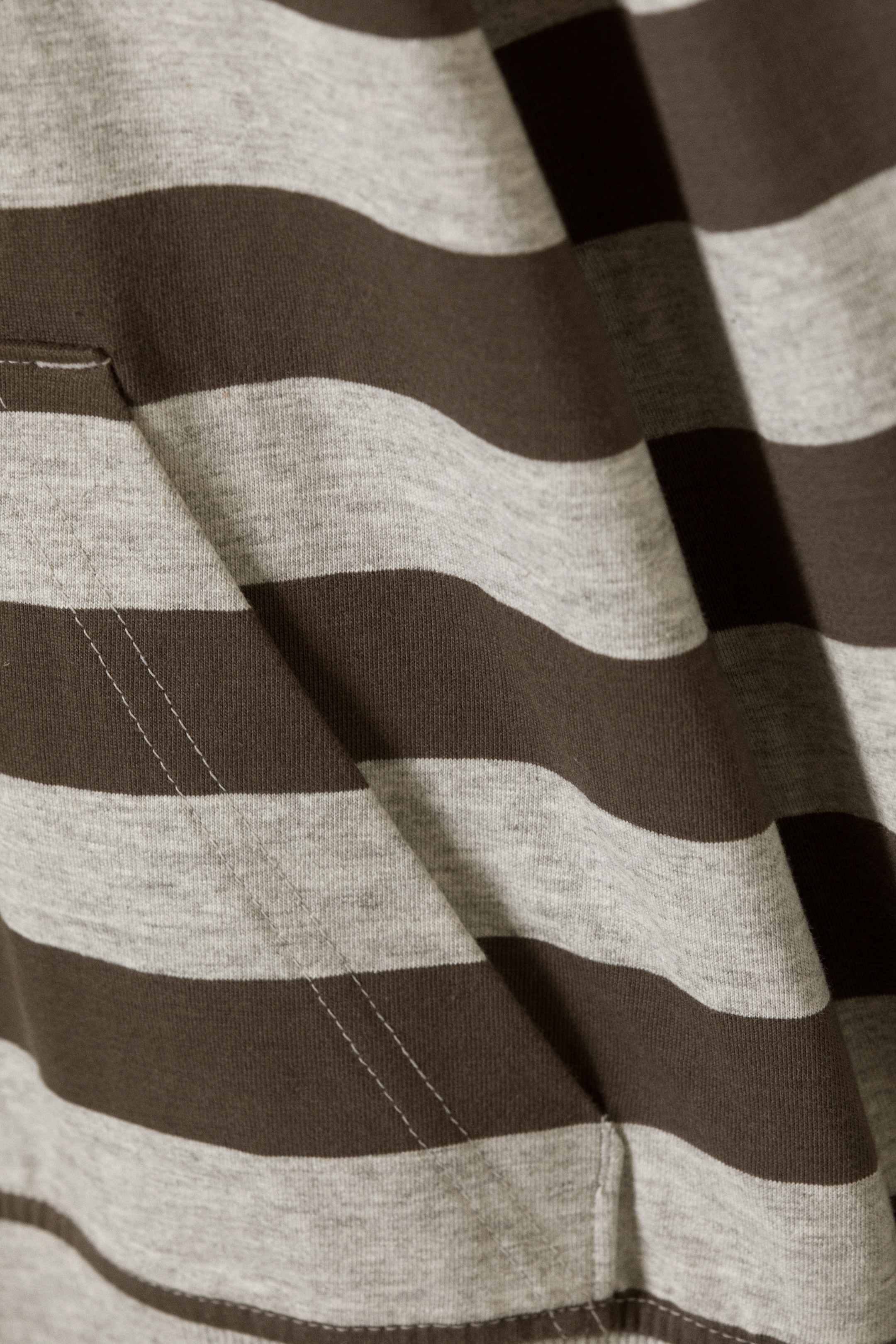 Grösseres Bild ansehen: Eng geschnittener Hoodie aus Baumwolljersey - Grau & Braun gestreift - DAMEN | H&M CH 5