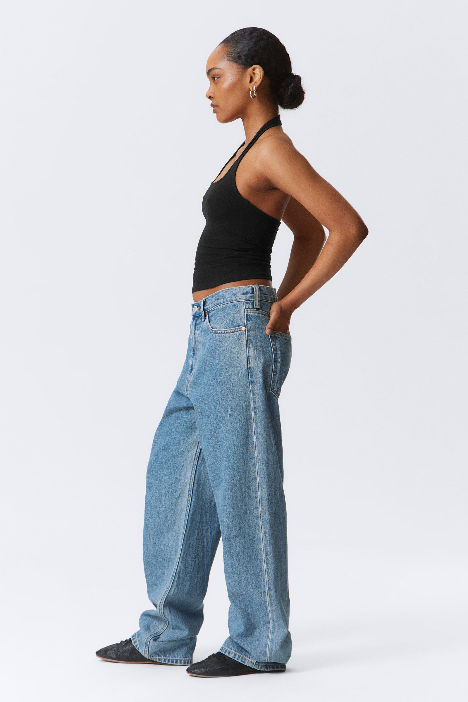 【WEEKDAY】Galaxy Loose Straight Jeans ルーズ ストレート galaxy loose straight leg jeans - 90s Blue - Medium Blue