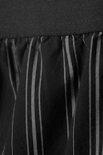 Svart med striper - Løs stripet pyjamasshorts i bomull - 1