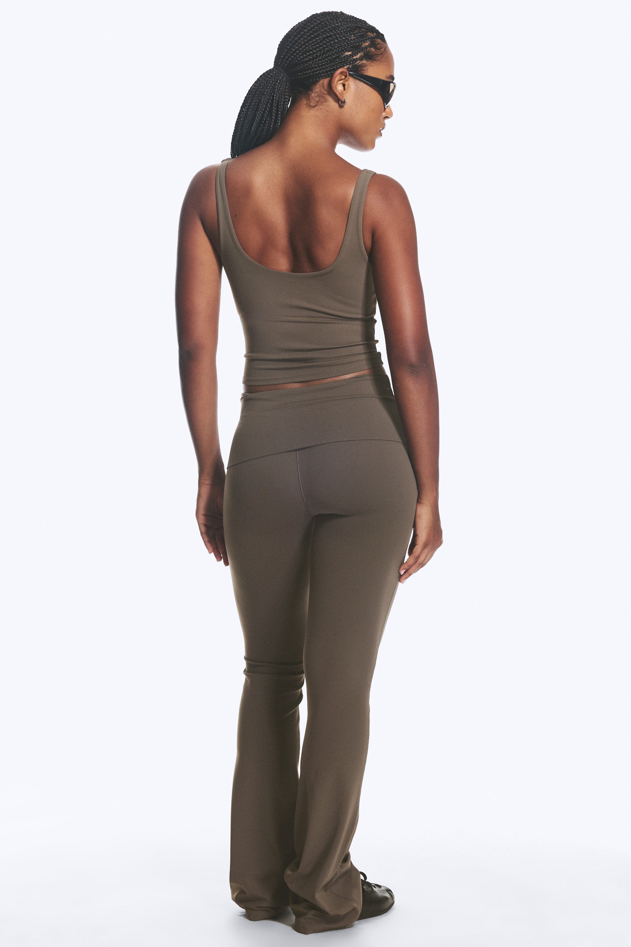 Donkertaupe - Yogalegging met omgeslagen taille en wijd uitlopende pijpen - 3