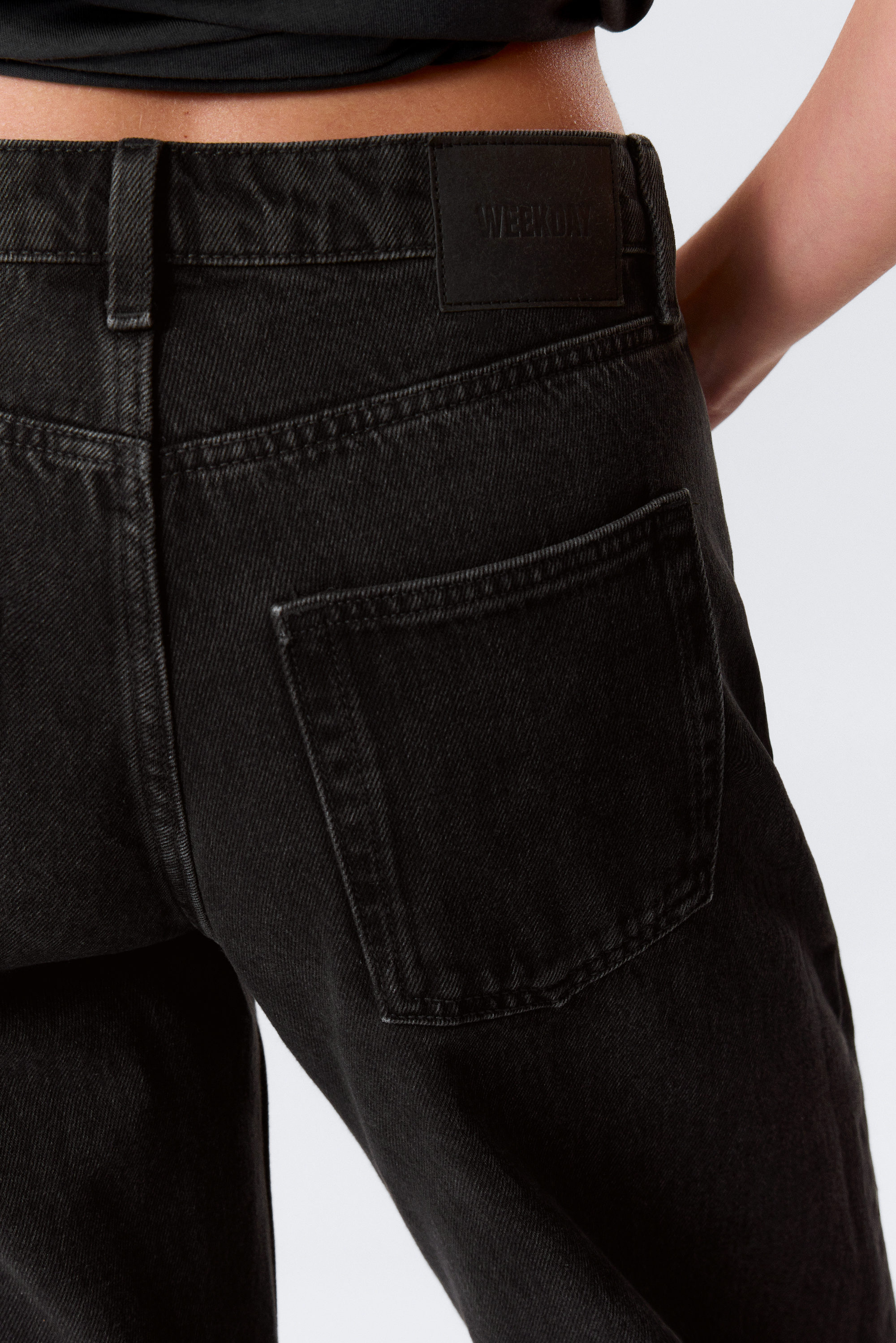 Tuned Black - Schwarz - Paz Mid Waist Loose Wide Leg Jeans - 6