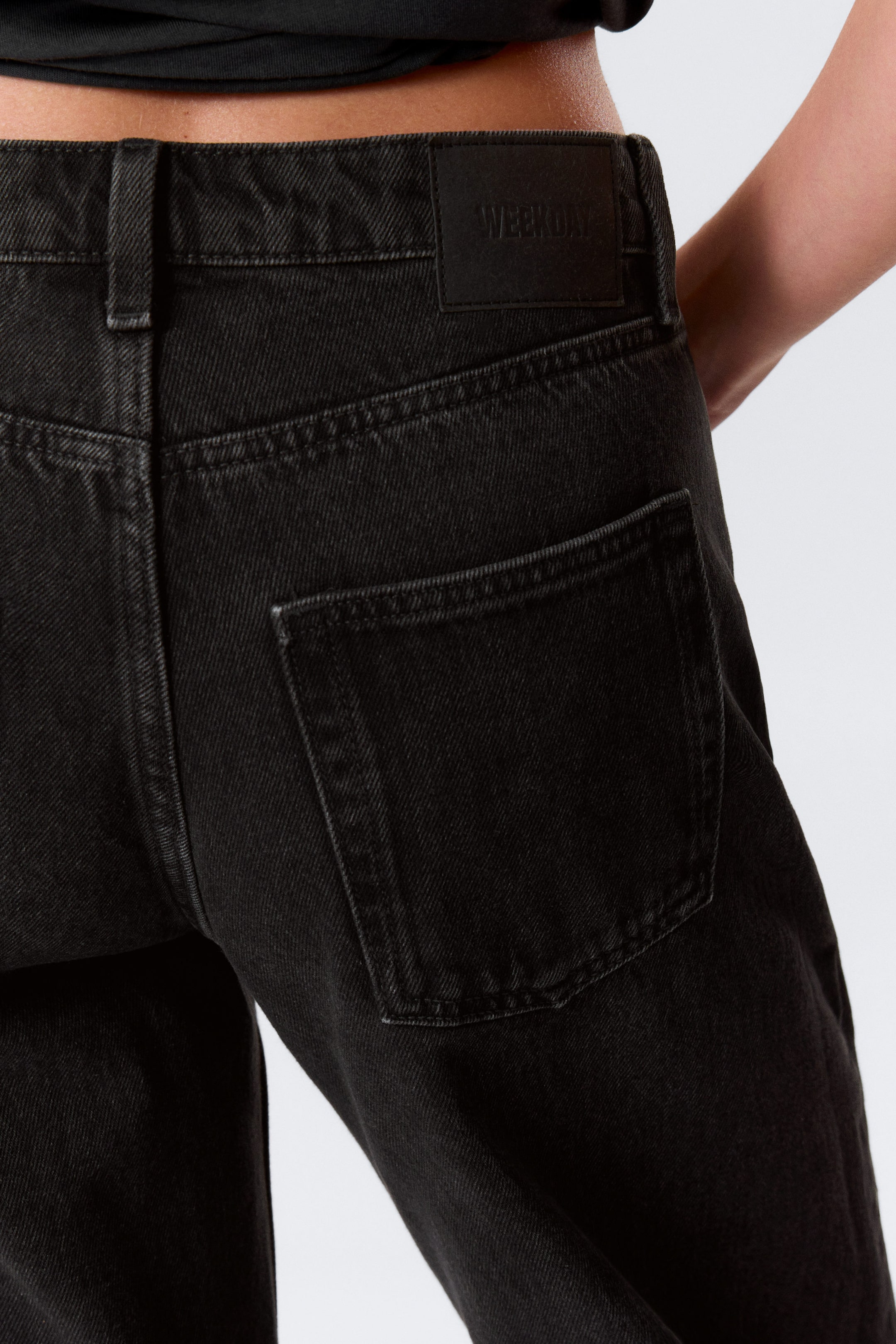 Tuned Black - Svart - Paz Mid Rise Wide Leg Jeans - 4