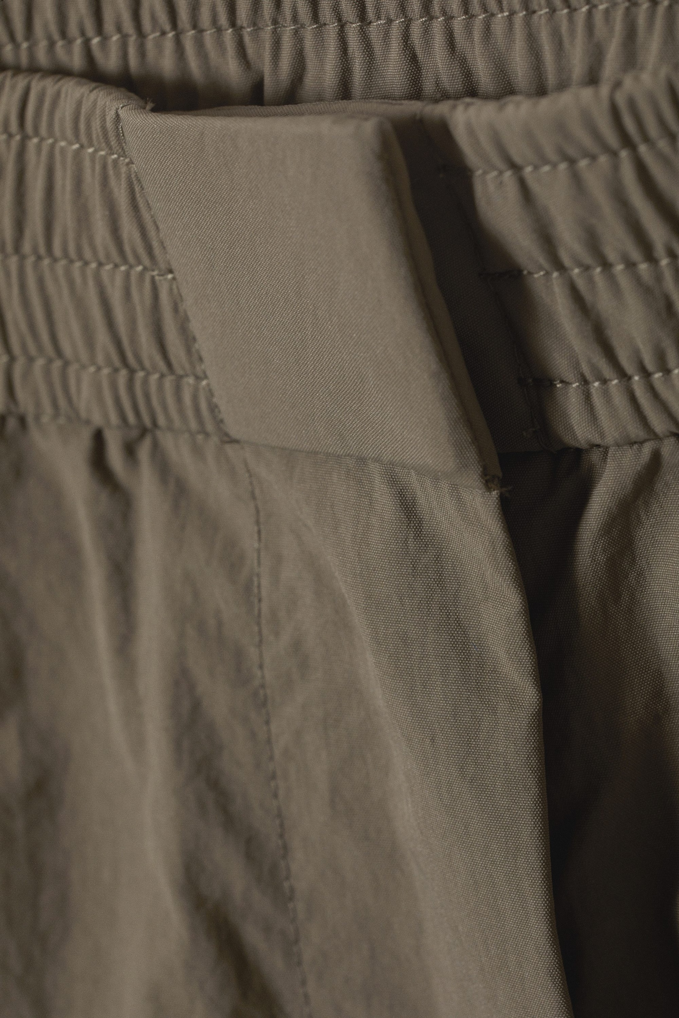 Dunkles Taupe - Fallschirmhose Nila - 2