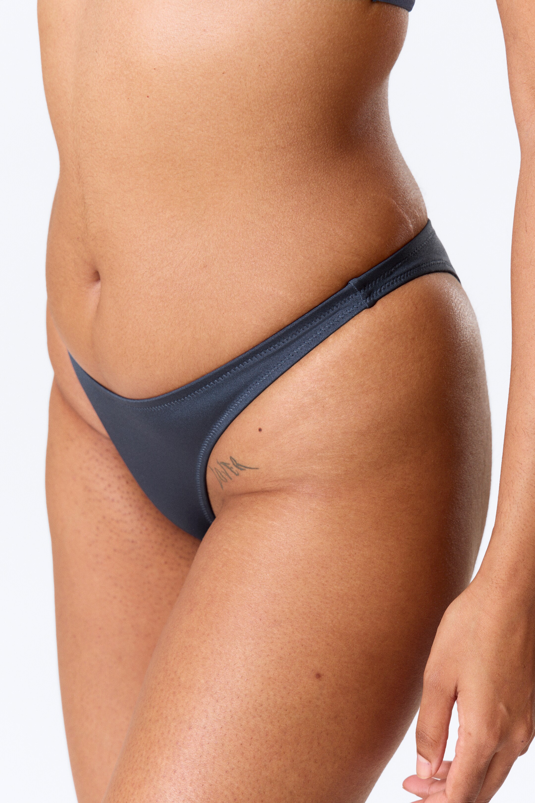 Grösseres Bild ansehen: Mini-Bikinihöschen im Brazilian Cut - Dunkelblau - DAMEN | H&M CH 2