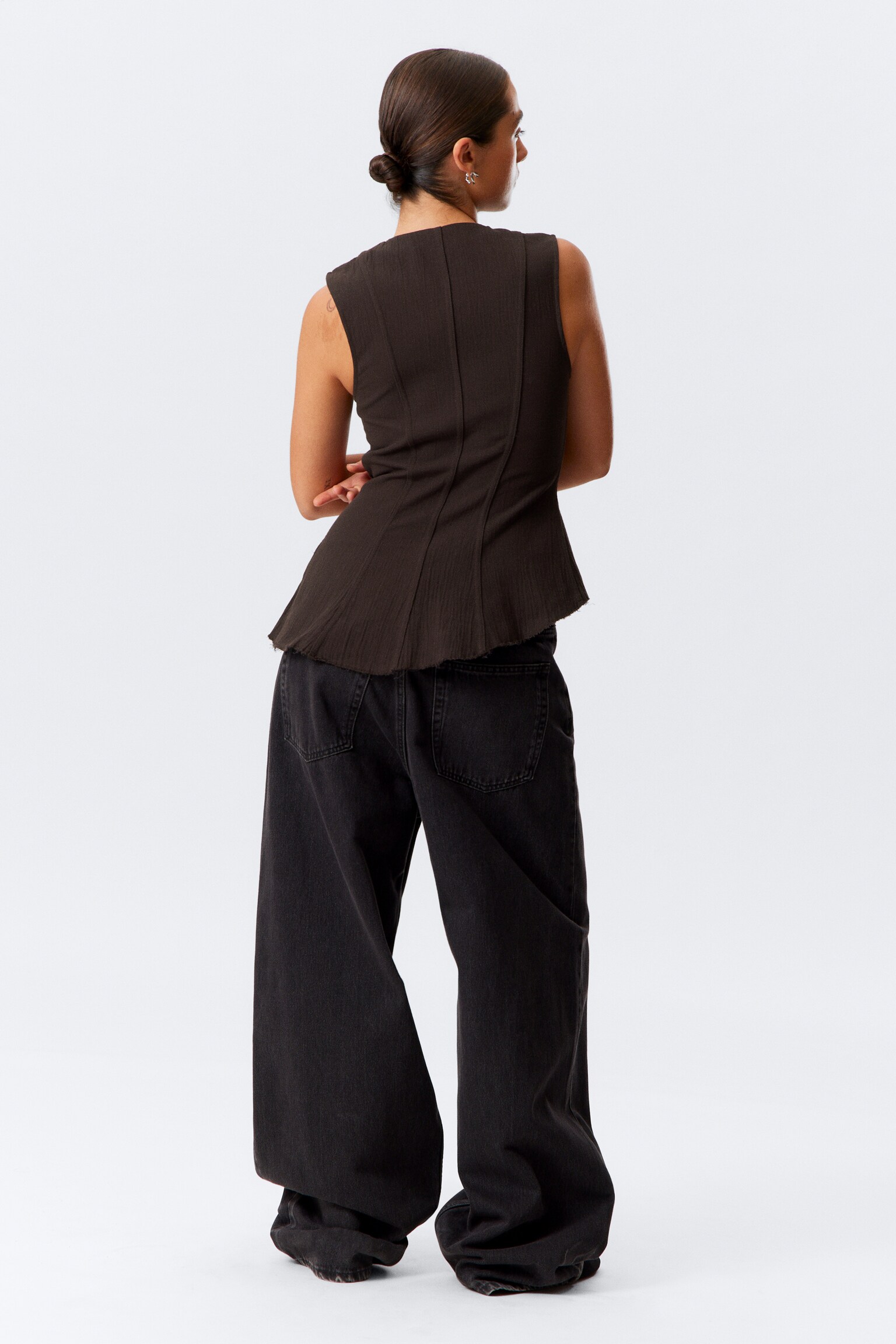 Ärmlös asymmetrisk peplum topp - Mörkbrun/Tvättad Svart/Vit/Svart/Mörkgrå - 6