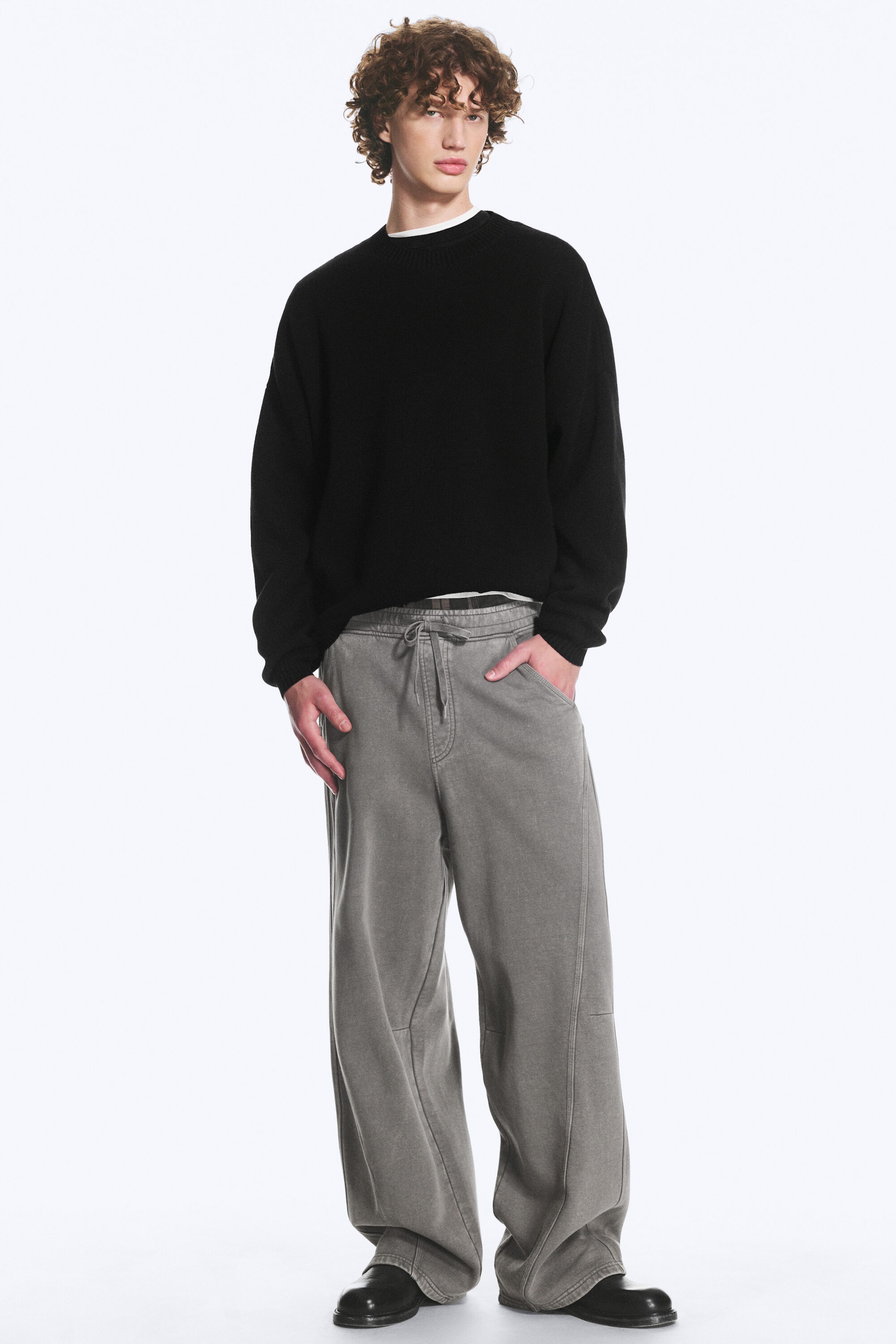 Schwarz - Rückenprint - Oversized Strickpullover aus Baumwolle mit Grafik - 2