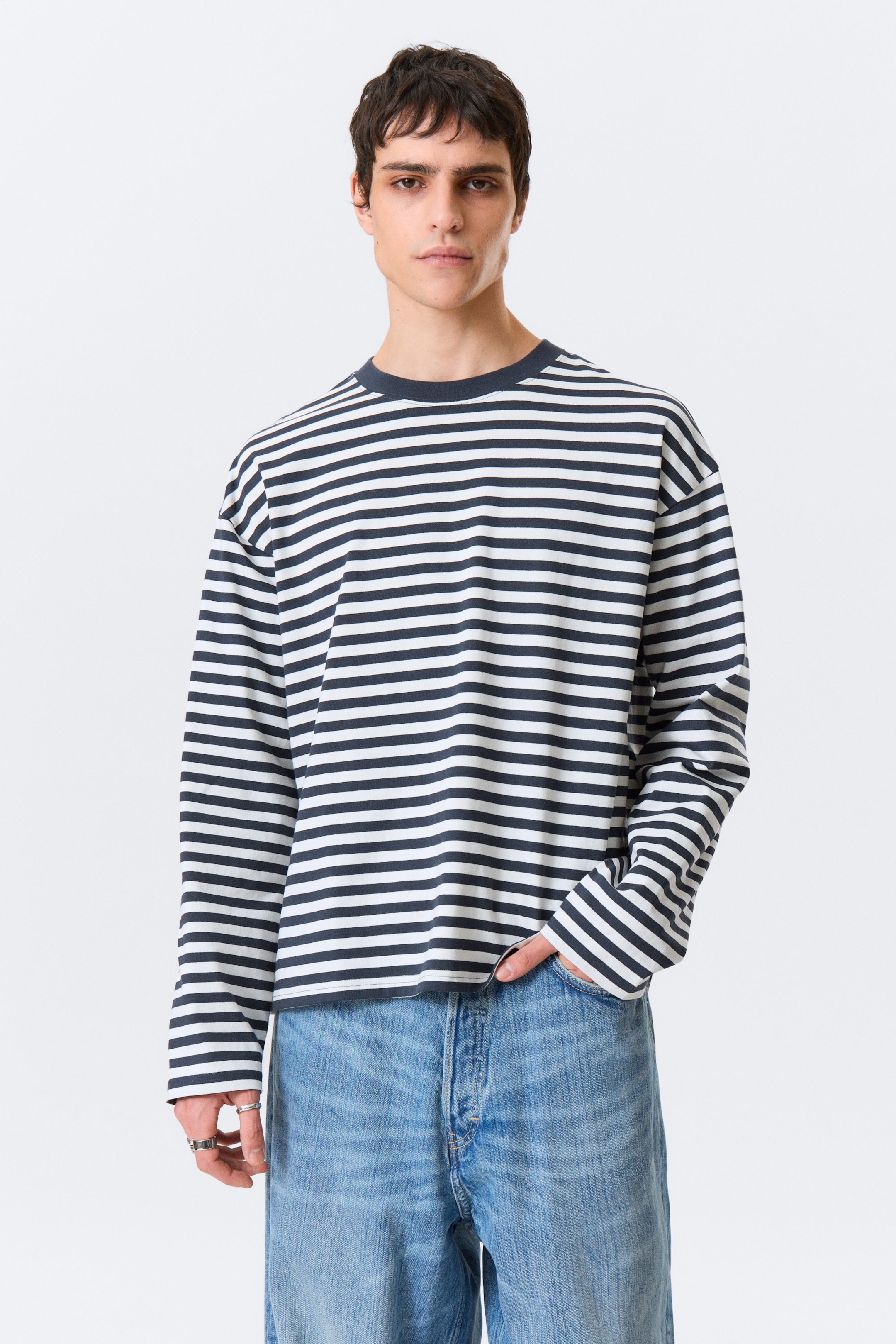 White & Navy Stripes - Loose Boxy Long-Sleeved T-shirt - 1