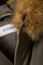 Dunkles Graubraun - Bomberjacke mit Kapuze und lockerer Passform - 2