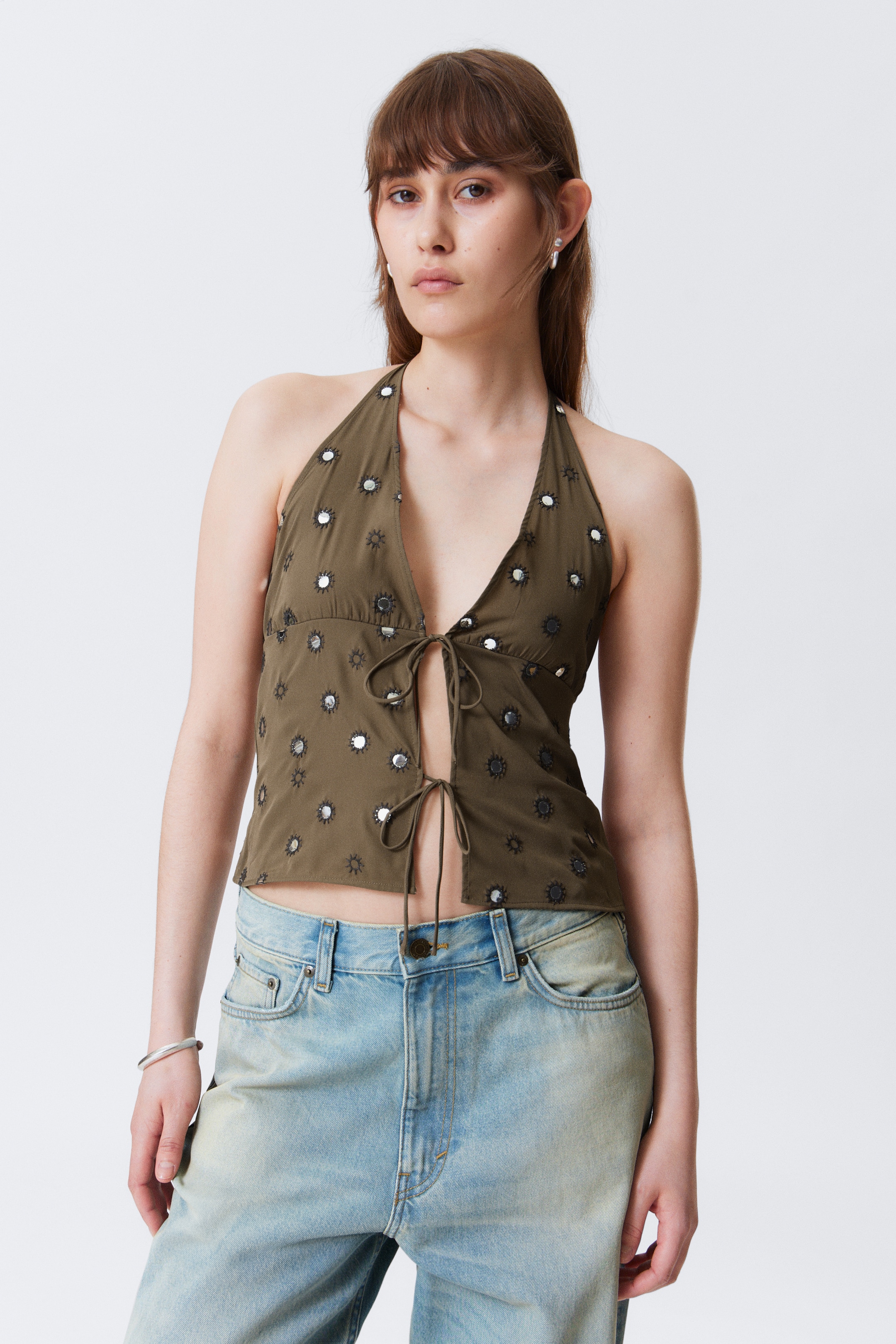 Zobrazit větší obrázek: Halenka s halter výstřihem a zavazováním - Tmavě hnědá - flitry - ŽENY | H&M CZ 1