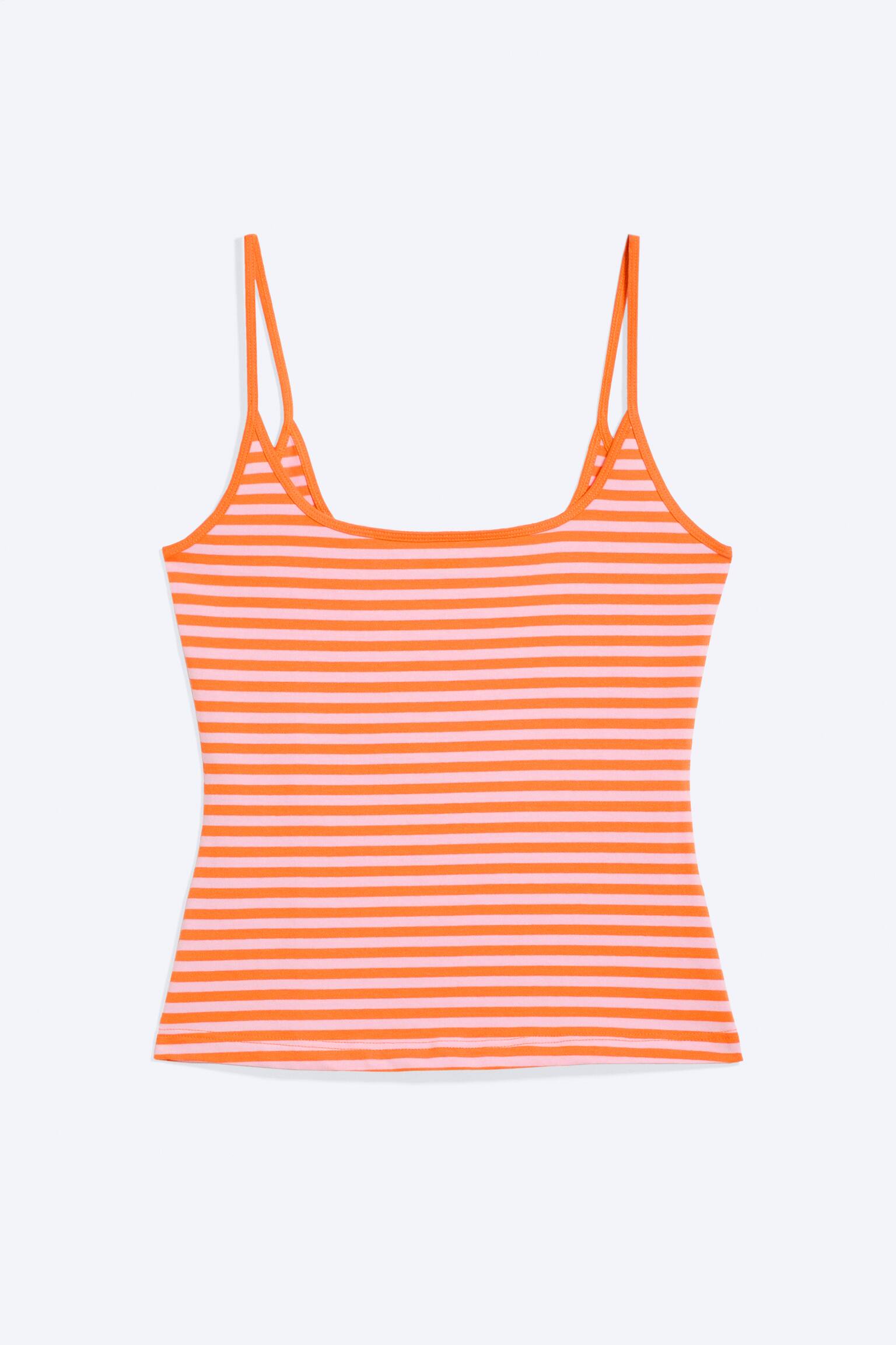 Una canotta slim fit con righe orizzontali arancioni e rosa chiaro, presentata frontalmente. Ã caratterizzata da unâampia scollatura arrotondata e spalline sottili, con lunghezza fino allâanca.