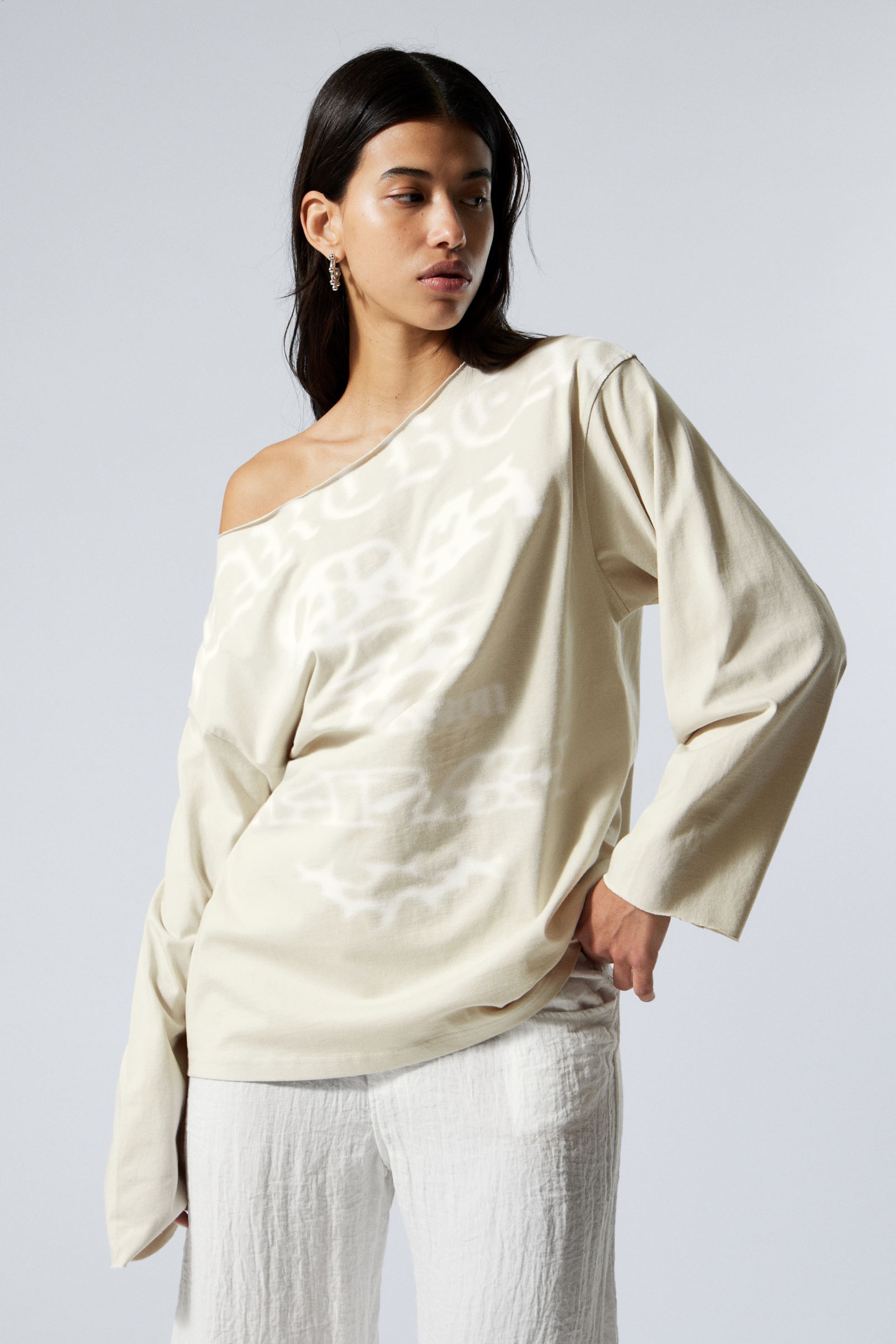 Light Beige - Compassion - Katoenen top met lange mouwen, print en boothals - 1