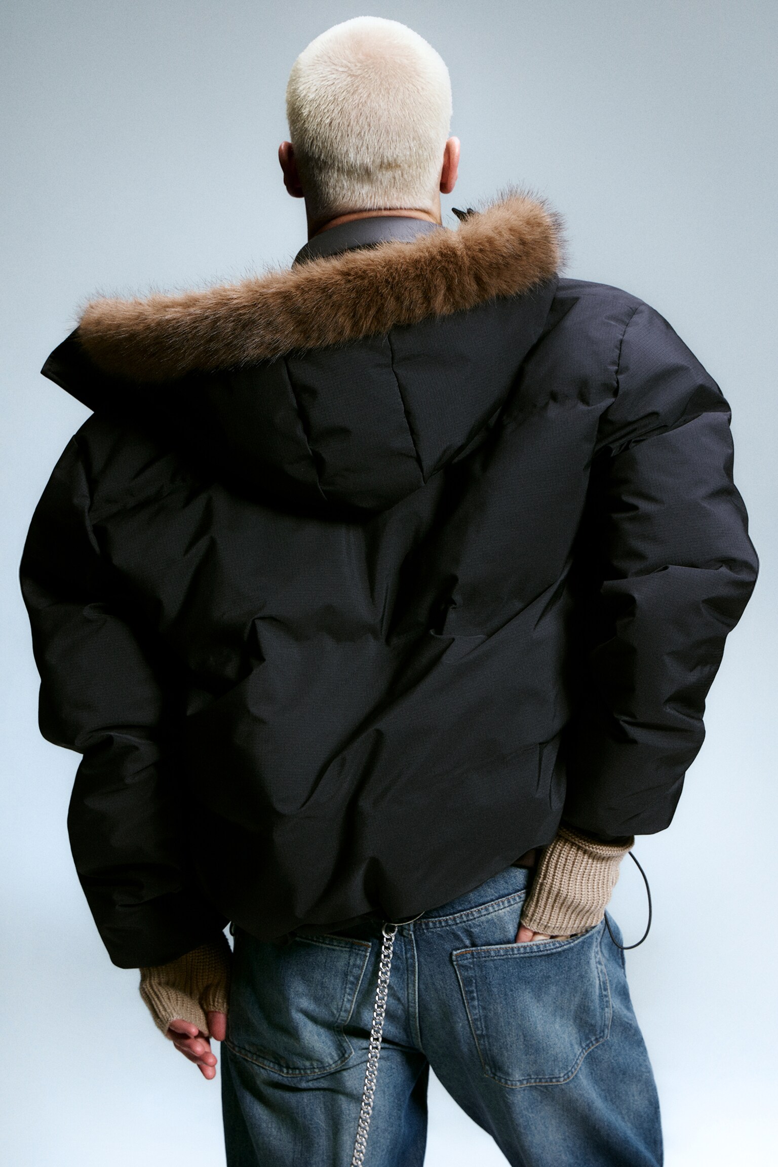 Hooded Puffer Jacket with Faux Fur Trim - Čierna - 5