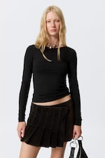 Schwarz - Longsleeve-Top mit tiefem Rückenausschnitt - 0