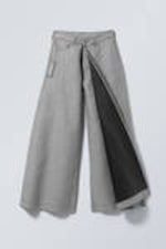 Zwei Grautöne - Unifrom™ + Weekday Limited Edition Folder Jeans - 1
