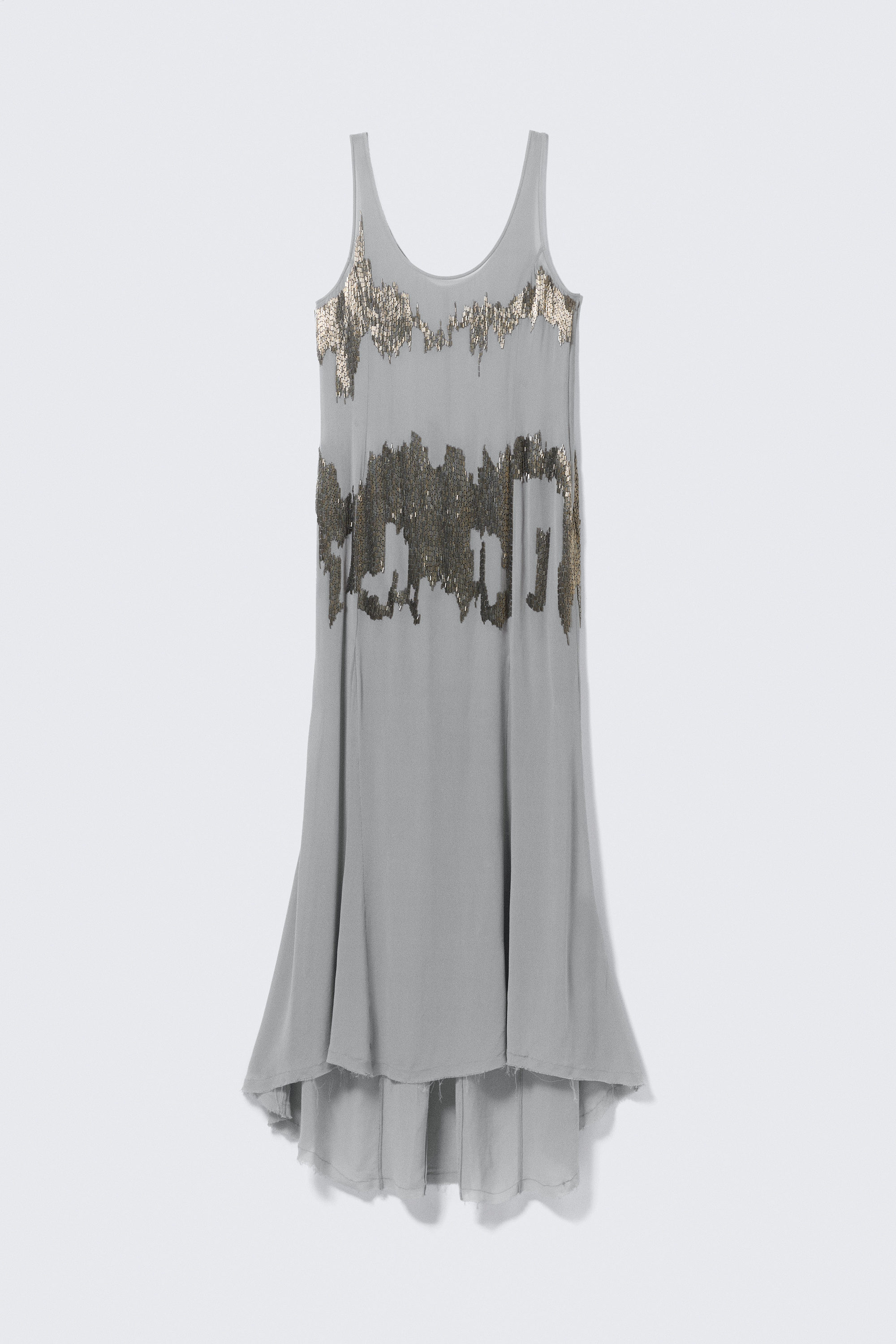 Ljusgrå med pärlor - Lång ärmlös klänning med pärlor - 1