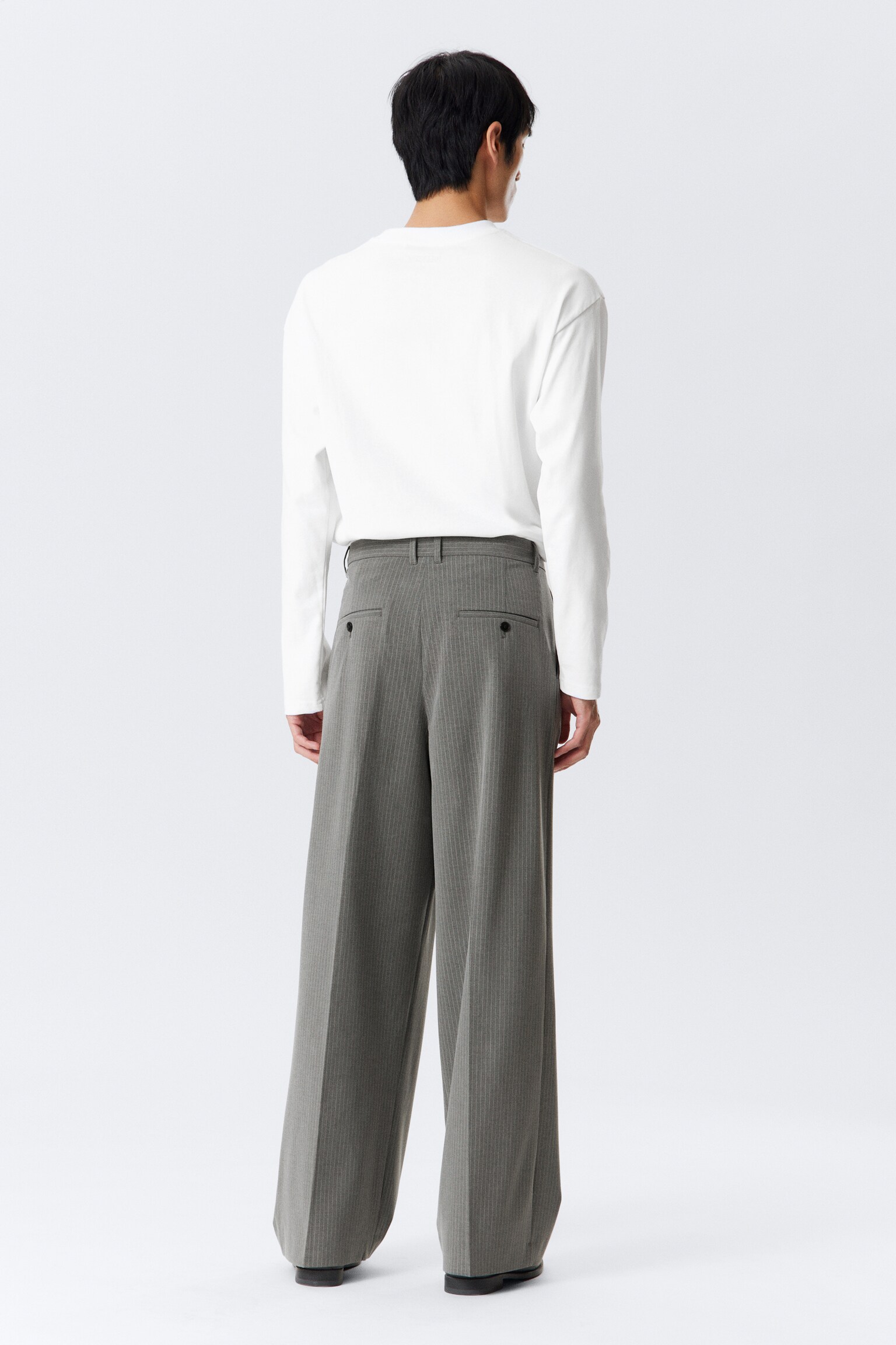 Loose Fit Pleated Suit Trousers - Pinstriped Light Grey/Black - 3