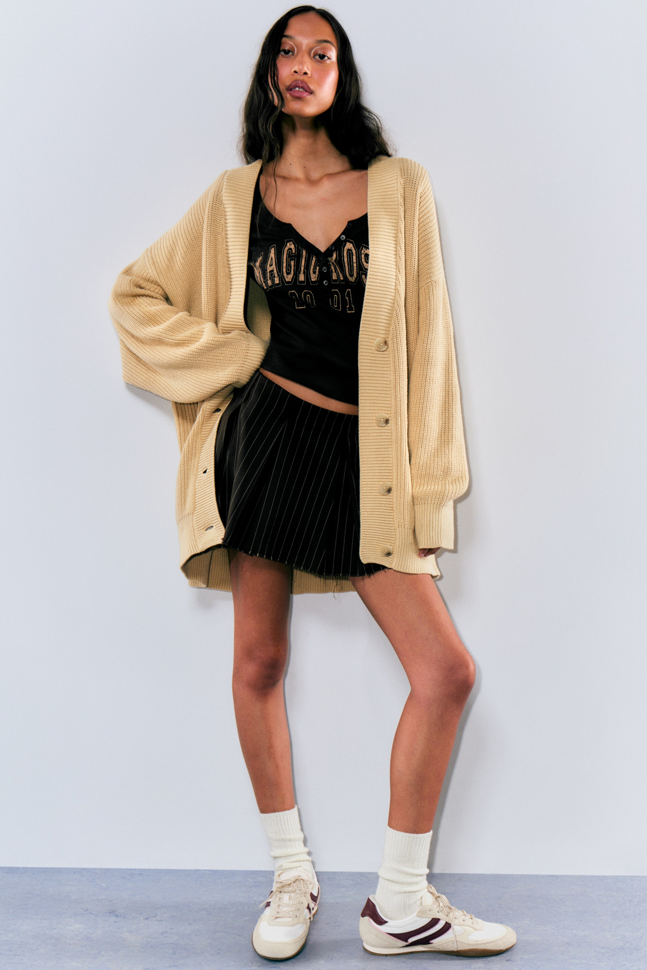 Grösseres Bild ansehen: Oversized Cardigan aus Baumwolle mit V-Ausschnitt - Beige - DAMEN | H&M CH 1
