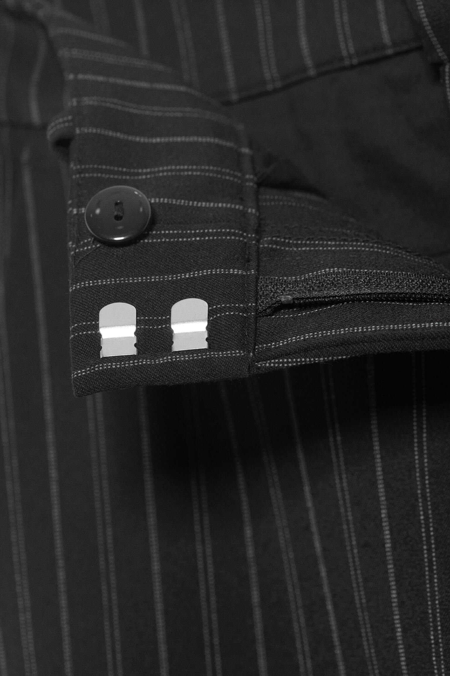 Low-Waisted Loose Fit Suit Trousers-Negru cu dungi fine - 5