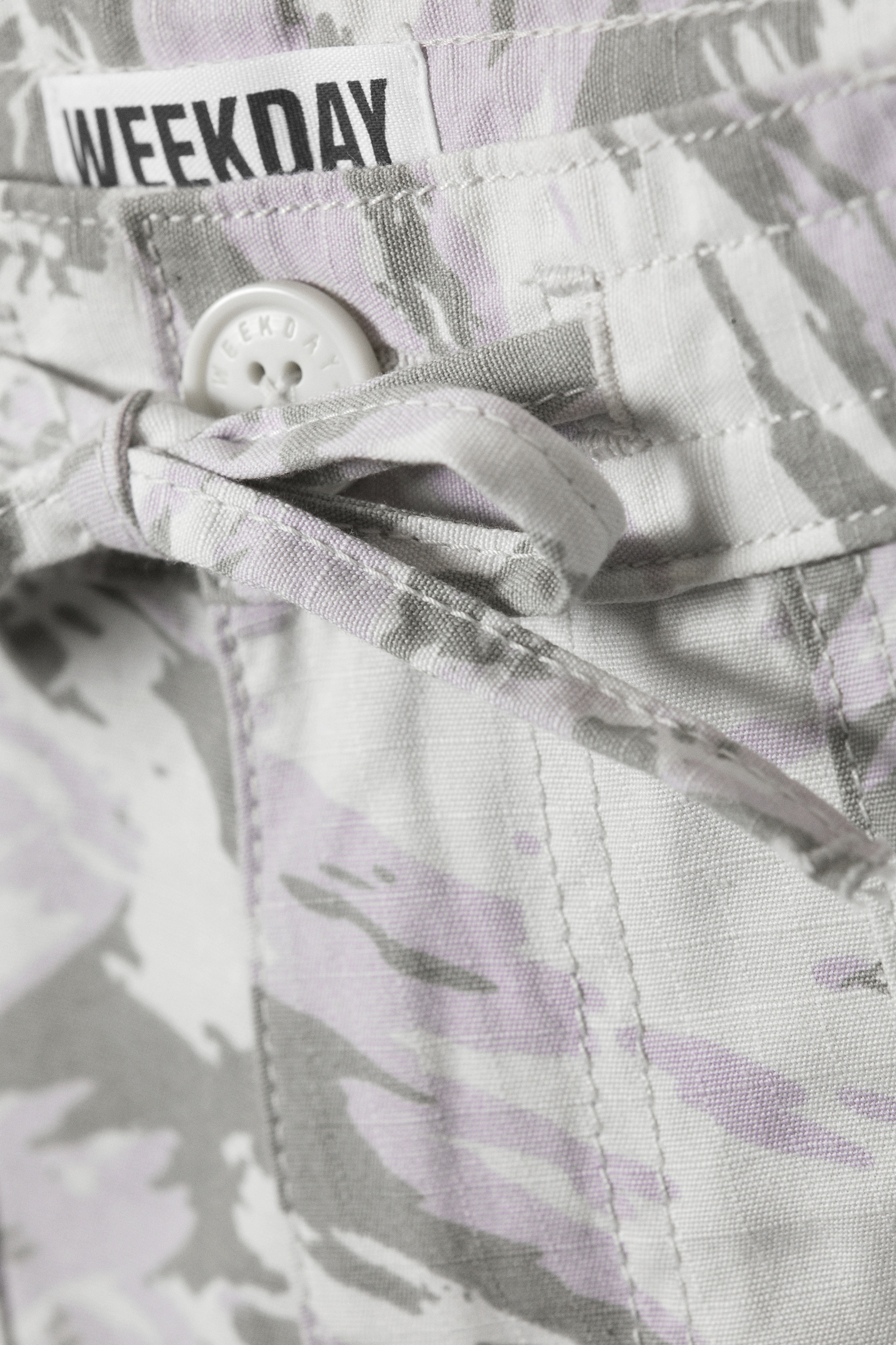 Grotere afbeelding bekijken: Cargobroek met grafische print - Loose Fit - Gebroken wit - Static Dust | H&M NL 6