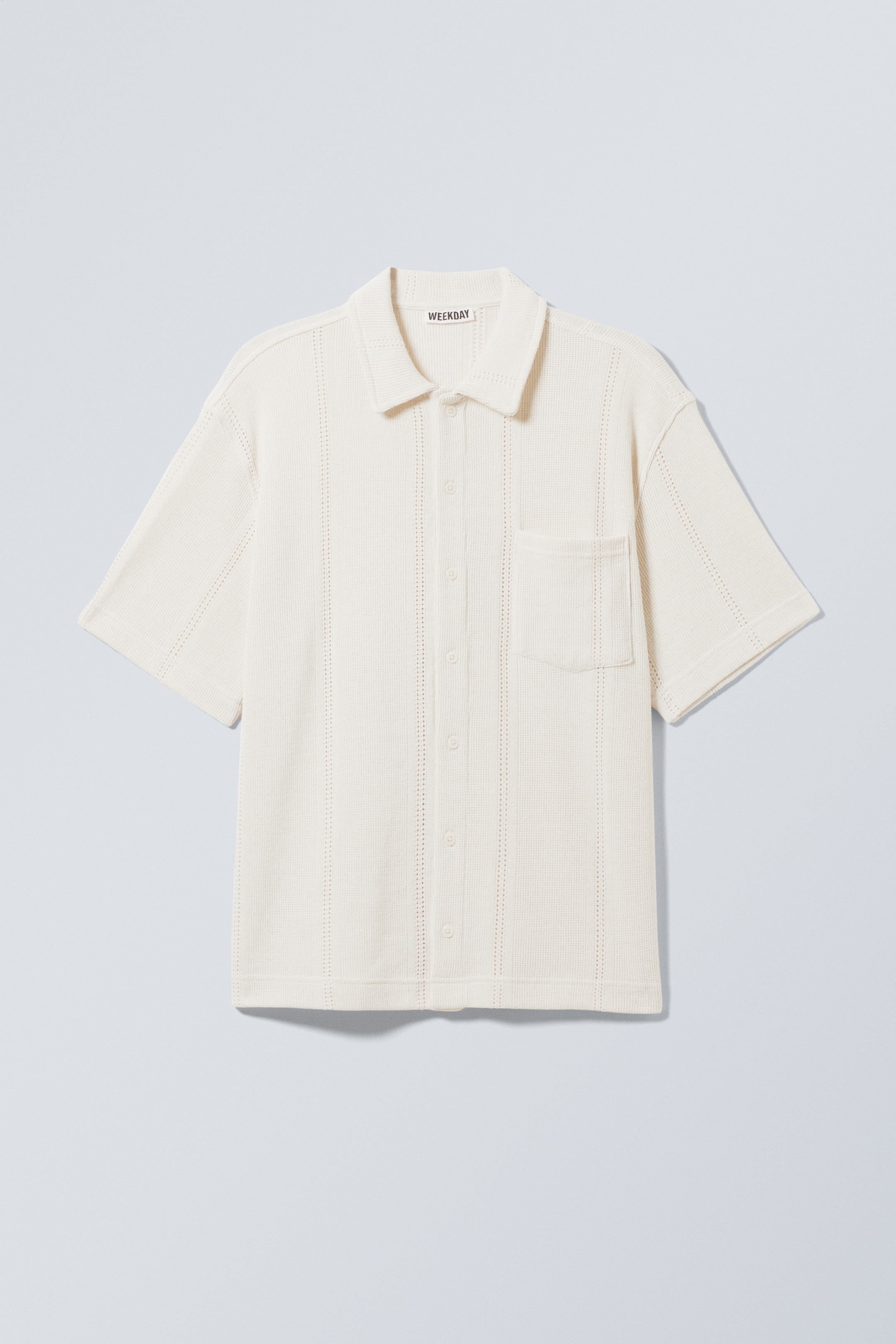 Nagyobb kép megtekintése: Knitted Short-Sleeved Button-Up Shirt - Dusty White - FÉRFI | H&M HU 1