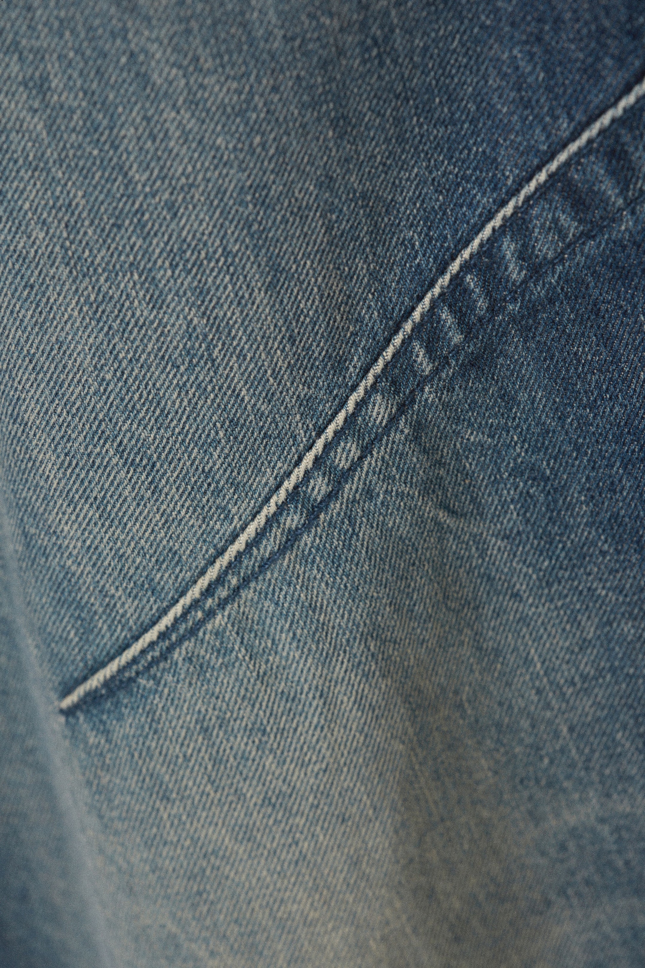 Baltic Blue - Dunkelblau - Weite Low-Waist-Jeans mit Tapered Leg und Abnähern - 2