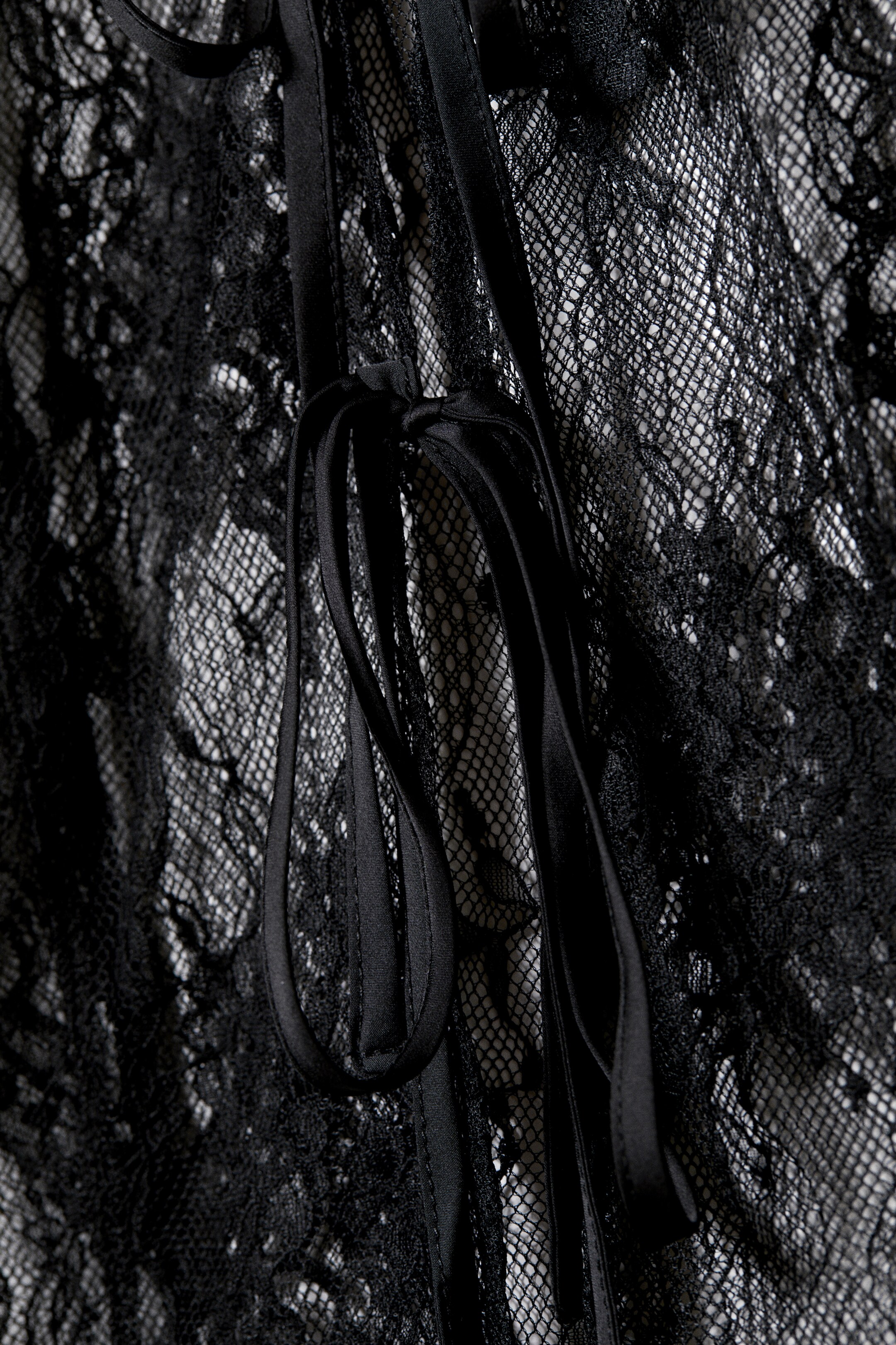 Ver imagem maior: Top de Renda com Laço Frontal - Preto - SENHORA | H&M PT 5