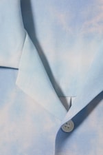 Blå himmel - Oversized kortärmad skjorta med tryckt mönster - 1