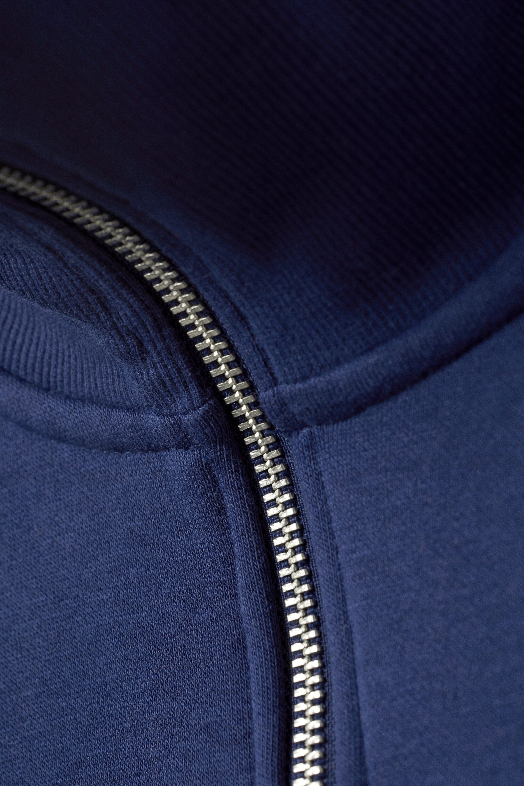 Dunkelblau - Sweatshirt Essence mit kurzem Reißverschluss - 2
