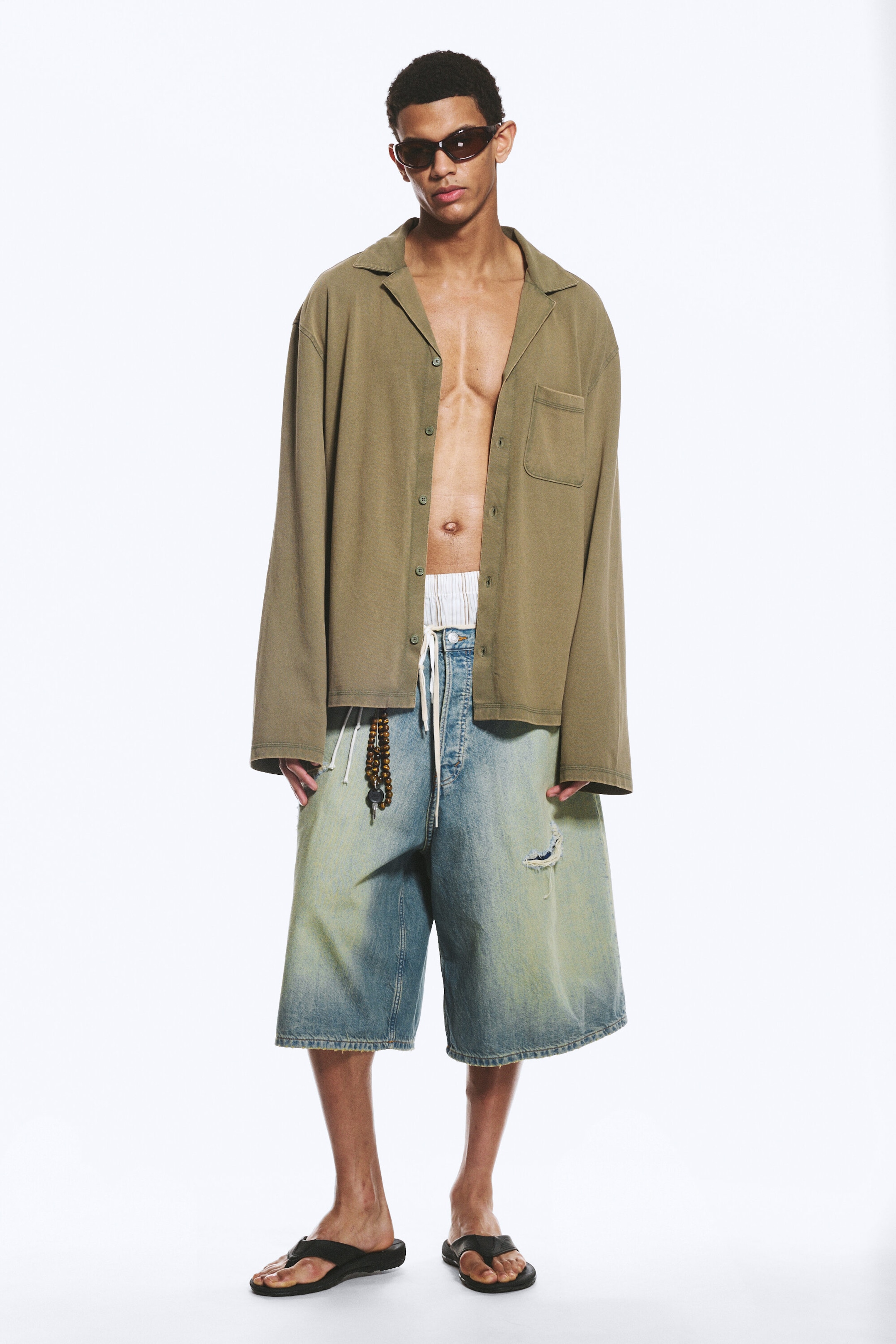 Staubiges Khakigrün - Baumwoll-Pyjamahemd - 1