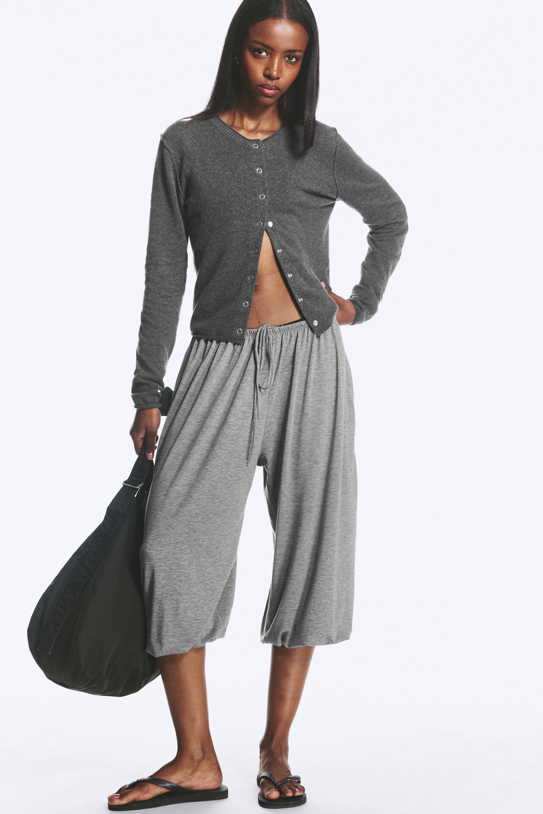 Dunkelgrau meliert - Figurbetonte Strickjacke - 2