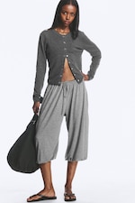 Dunkelgrau meliert - Figurbetonte Strickjacke - 2
