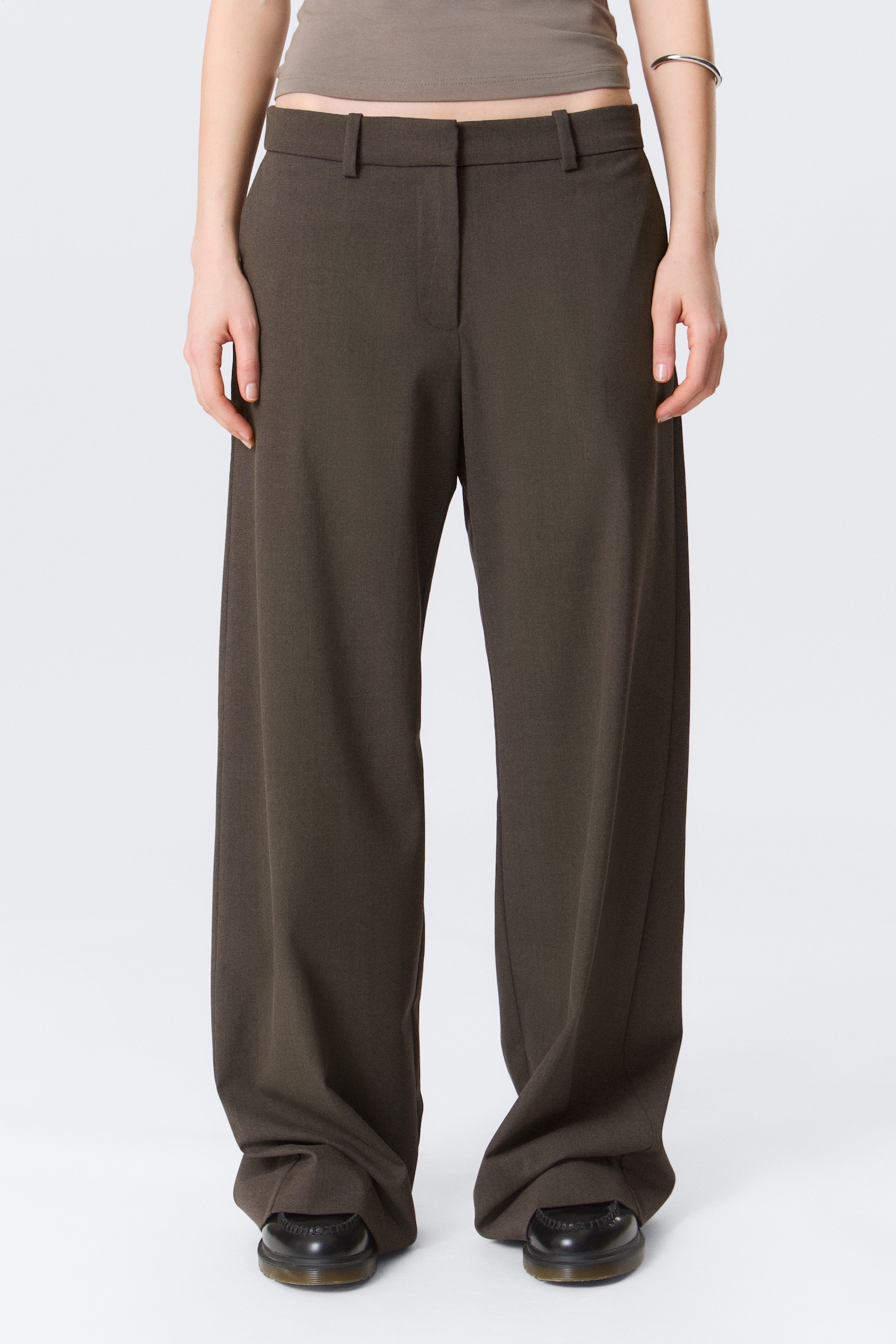 Väljälahkeiset matalavyötäröiset puvunhousut - Meleerattu tummanharmaa/Musta/Harmaanruskearaidallinen - 5