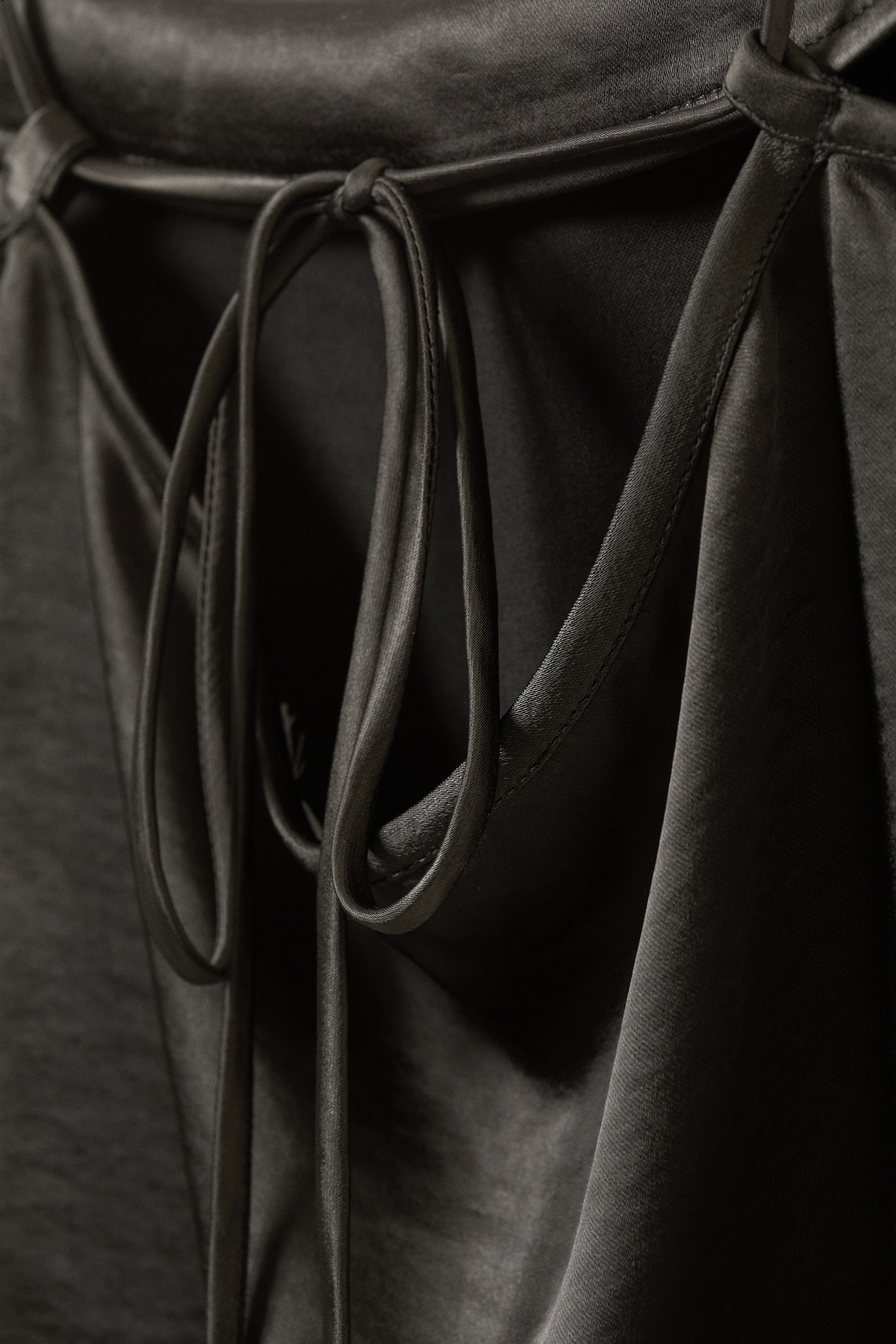 Nagyobb kép megtekintése: Mosott szatén pizsamafelső - Mosott sötétszürke - NŐI | H&M HU 9