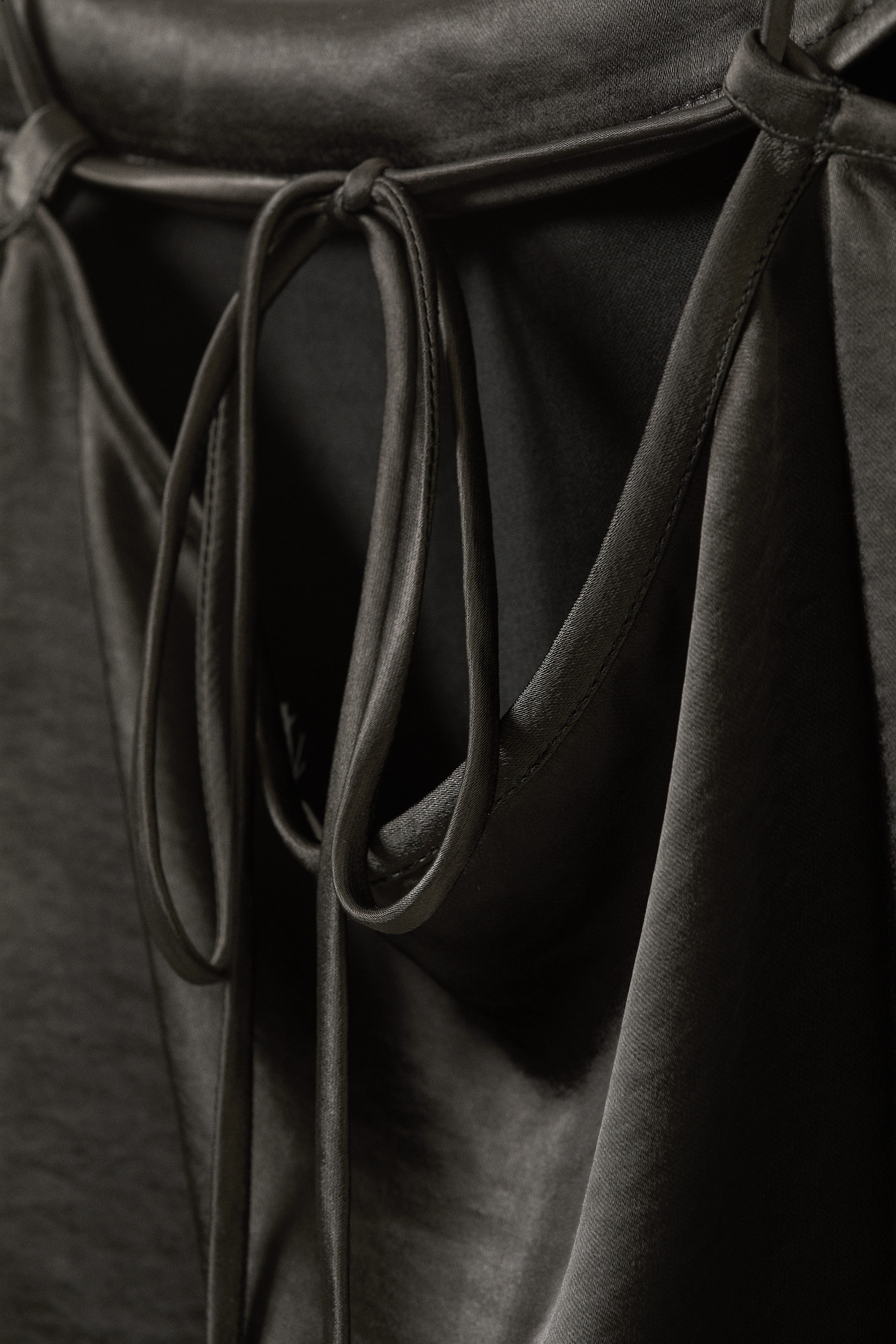 Gewaschenes Dunkelgrau - Pyjama-Top aus gewaschenem Satin - 5