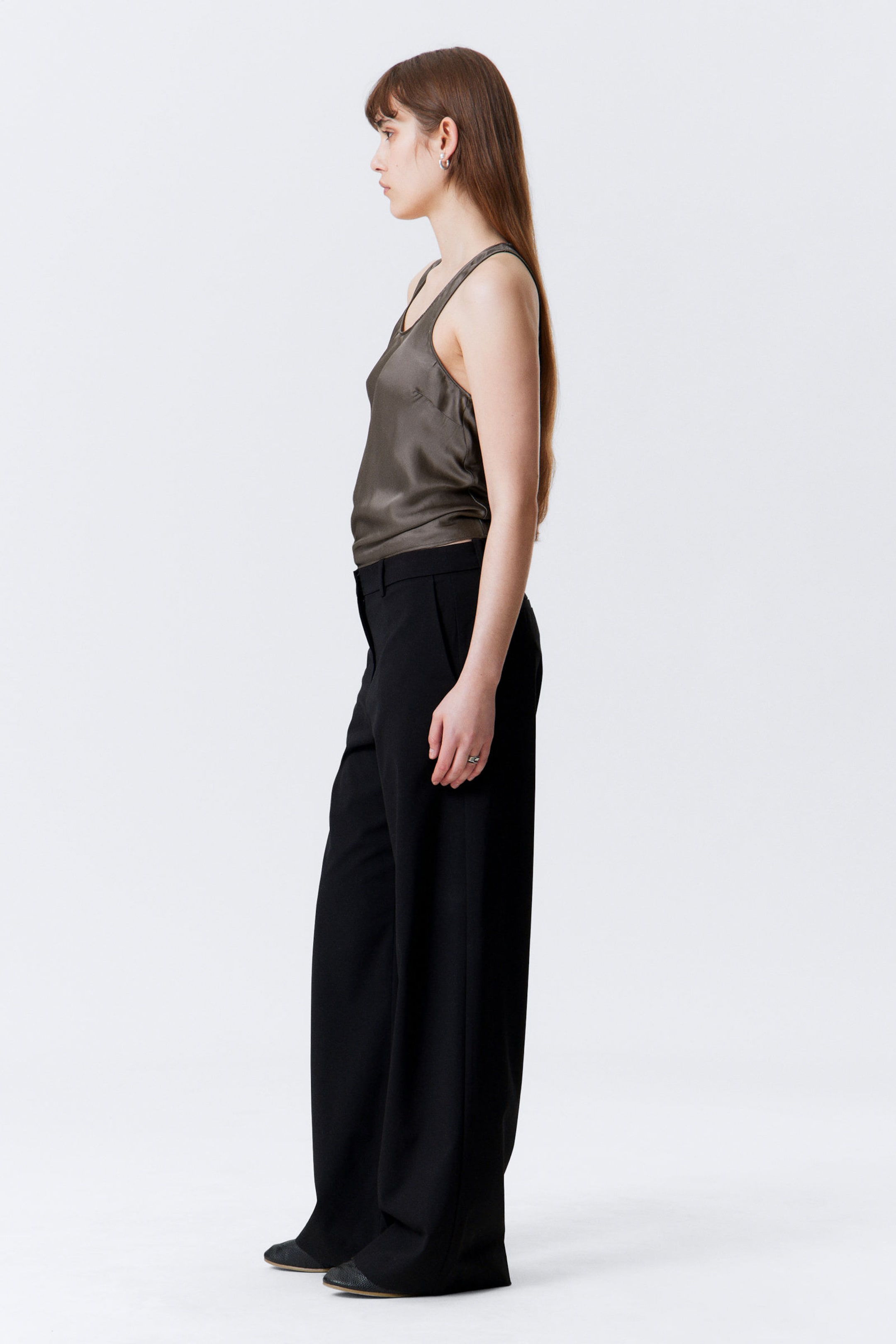 Black - Low-Waisted Loose Fit Suit Trousers - 2