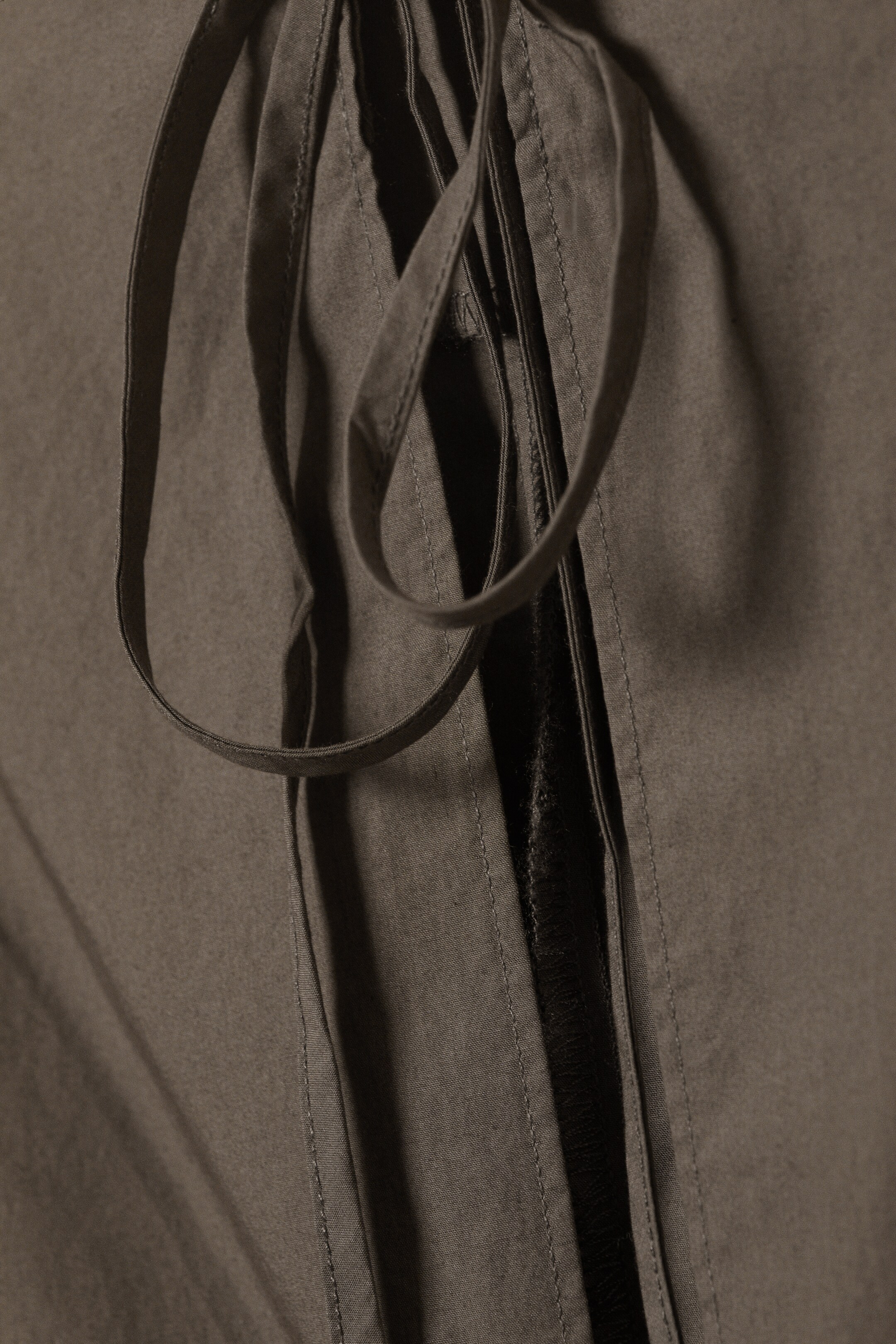 Vezi imaginea mai mare: Cotton Poplin Tie-Detail Mini Dress - Dark Mole - FEMEI | H&M RO 3