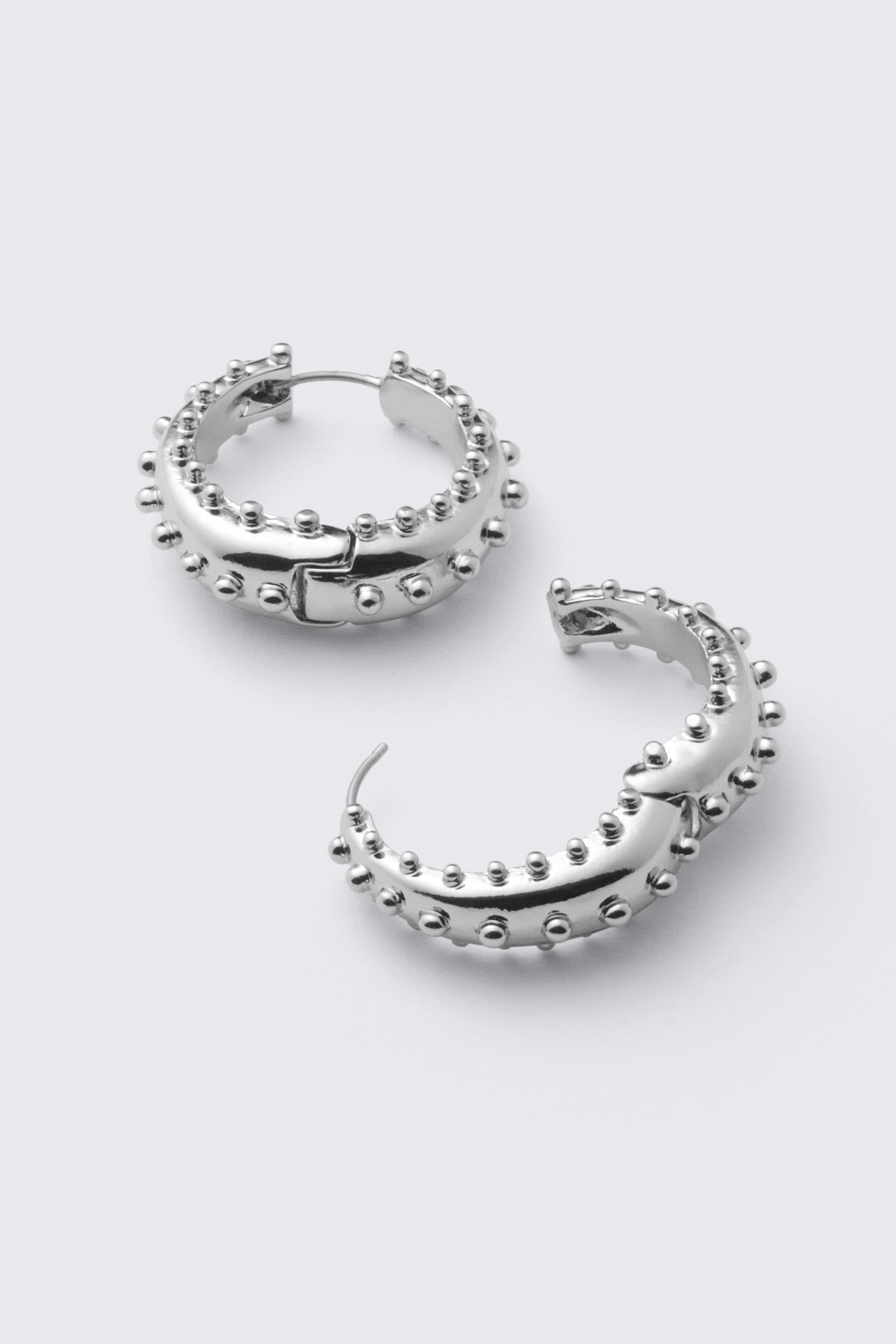 Argent - Boucles d’oreilles créoles à pois - 2