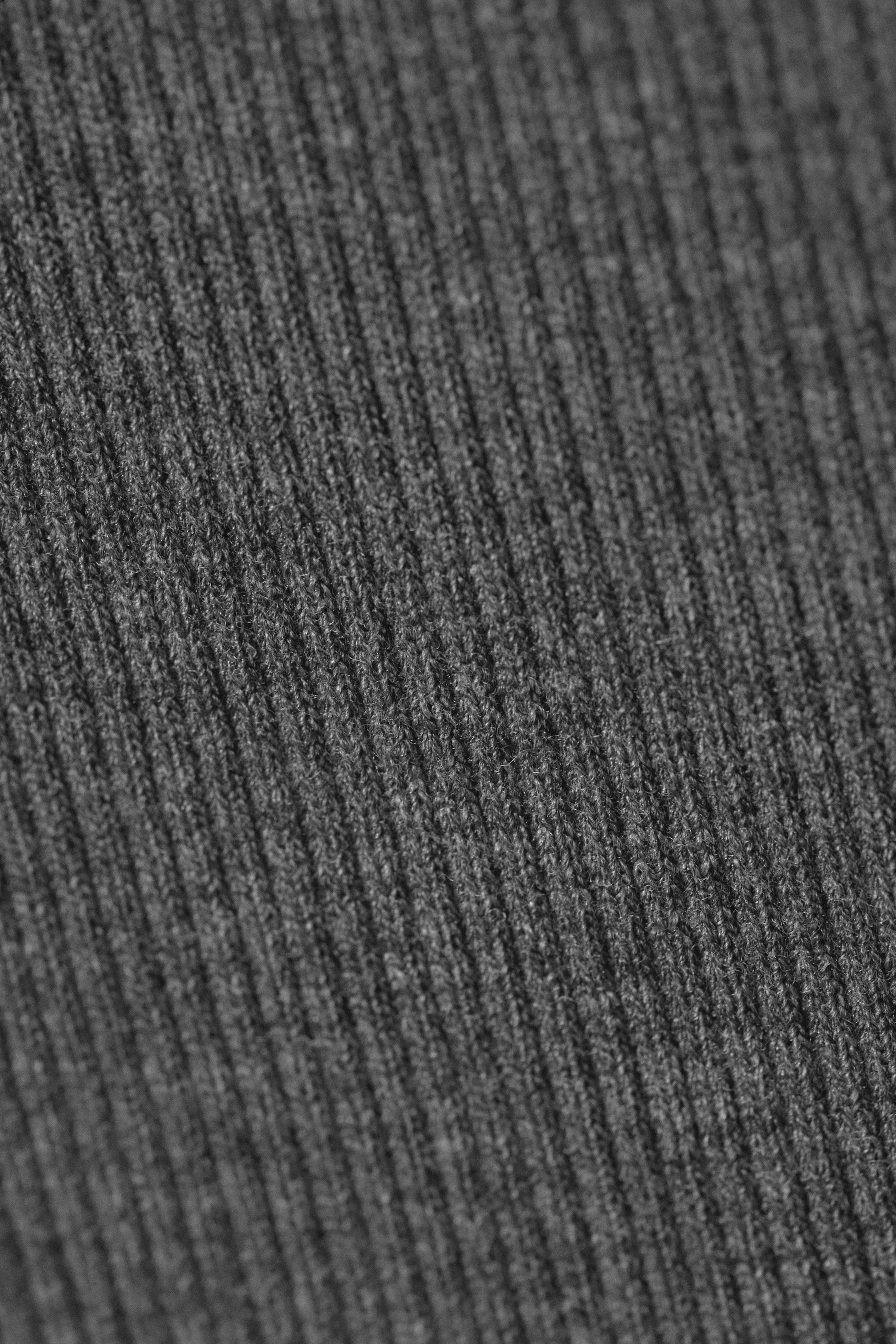 Dunkelgrau meliert - Geripptes Top mit U-Boot-Ausschnitt Annie - 1