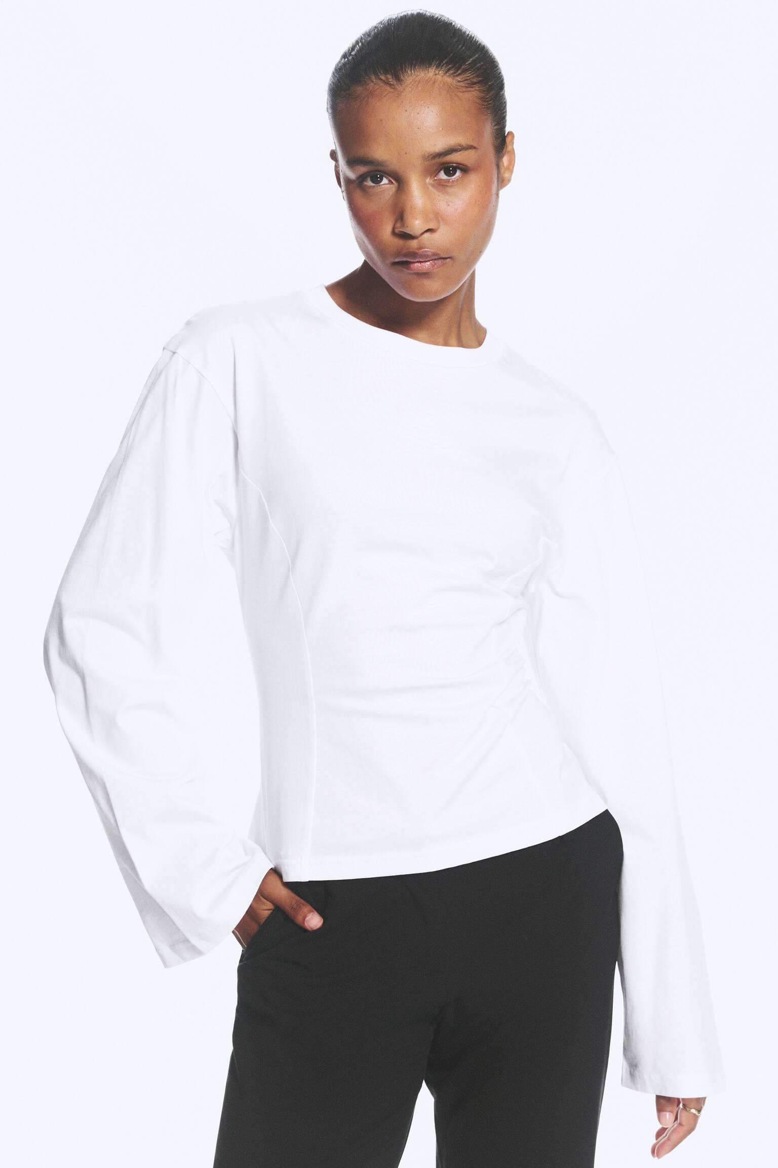 Top a maniche lunghe con vita sagomata - Bianco/Nero - 1