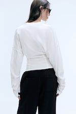 Weiß - Figurbetontes Henley-Shirt mit drapierten Ärmeln - 3