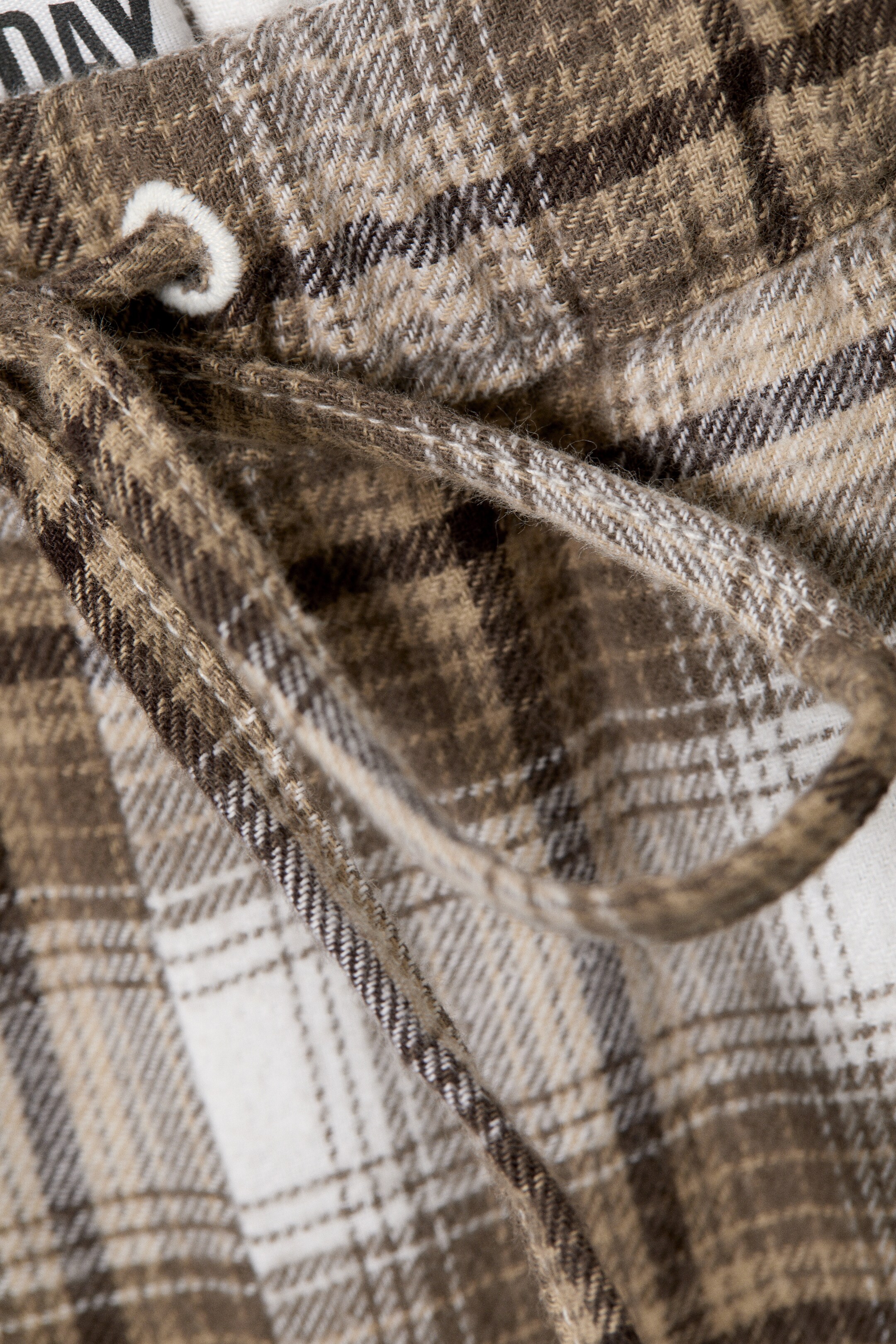 Nagyobb kép megtekintése: Széles flanel pizsamanadrág - Kockás beige - NŐI | H&M HU 3